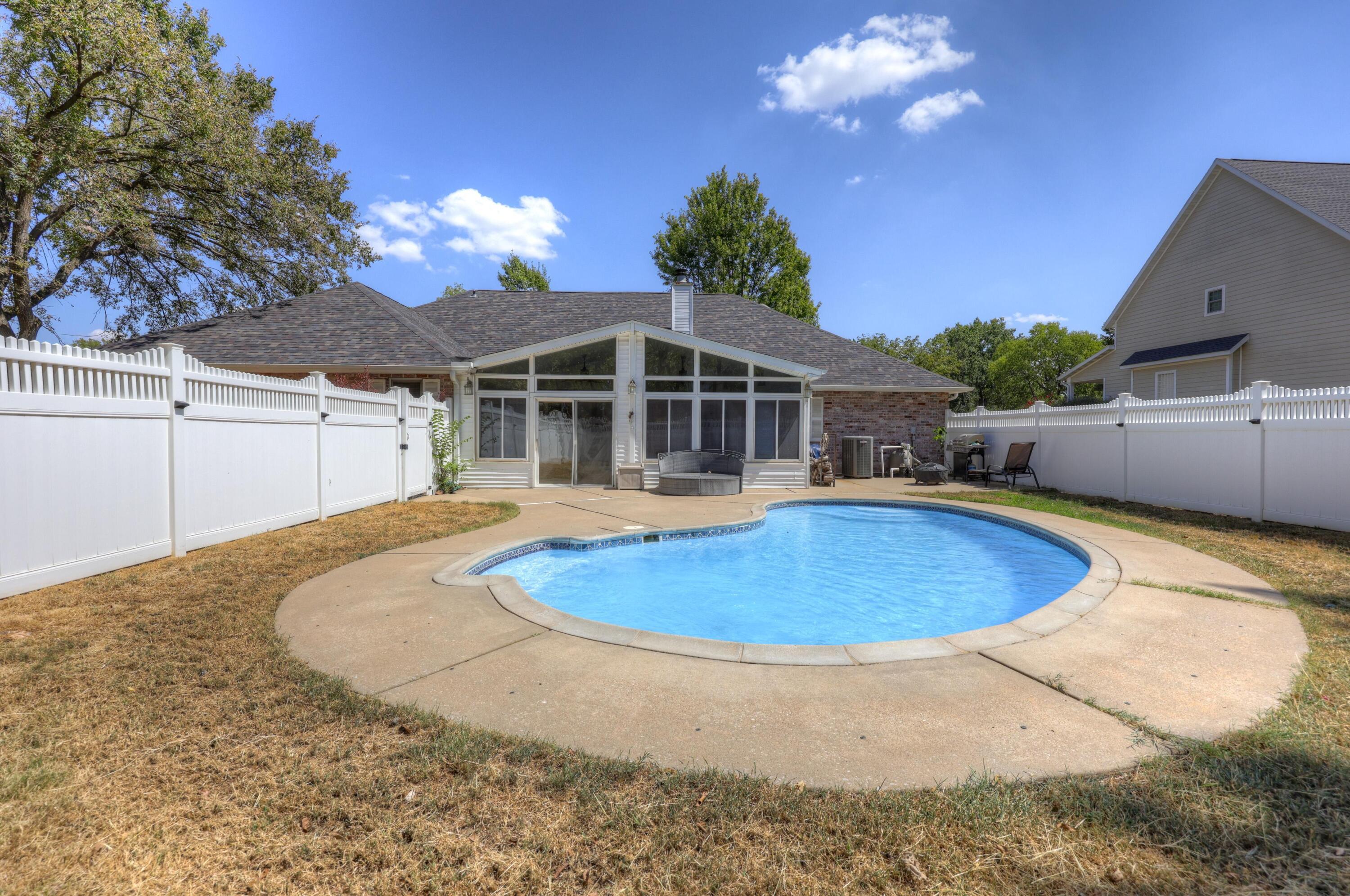 407 Split Rail Drive Property Photo 3