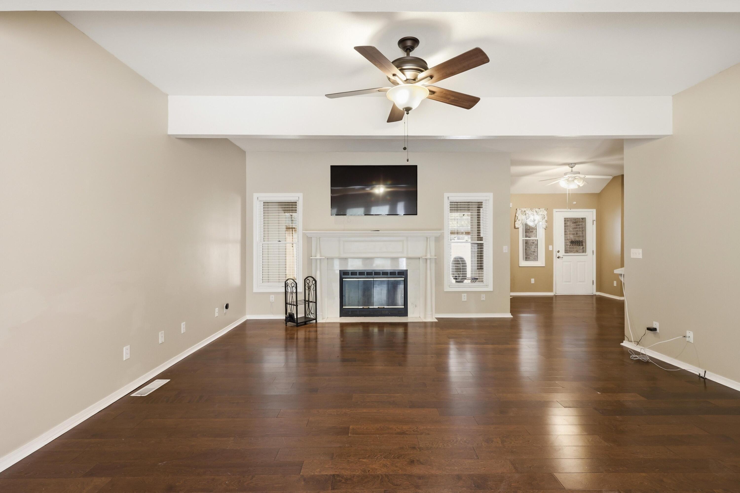 407 Split Rail Drive Property Photo 4
