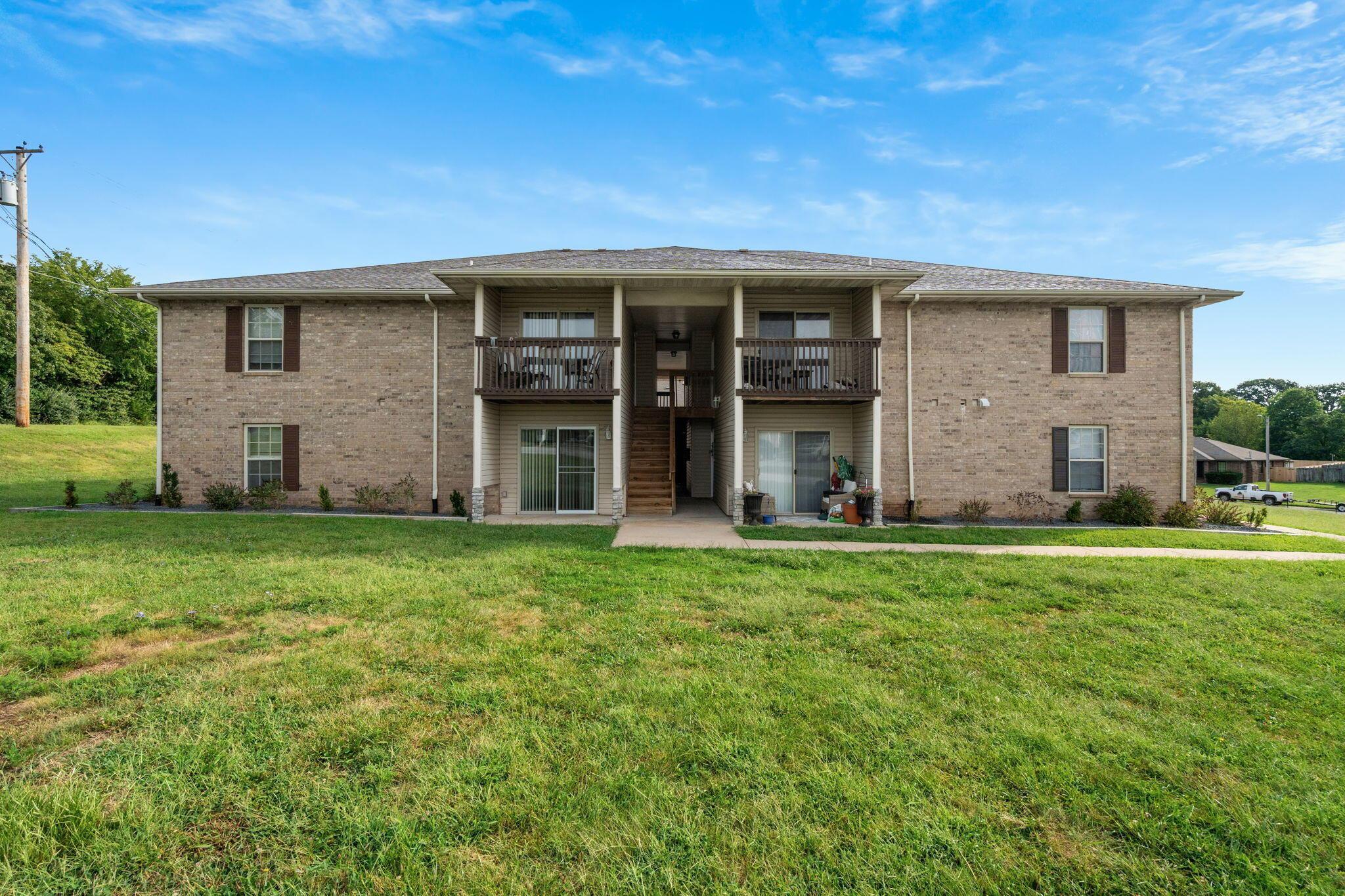 815 West Warren Avenue Property Photo 1