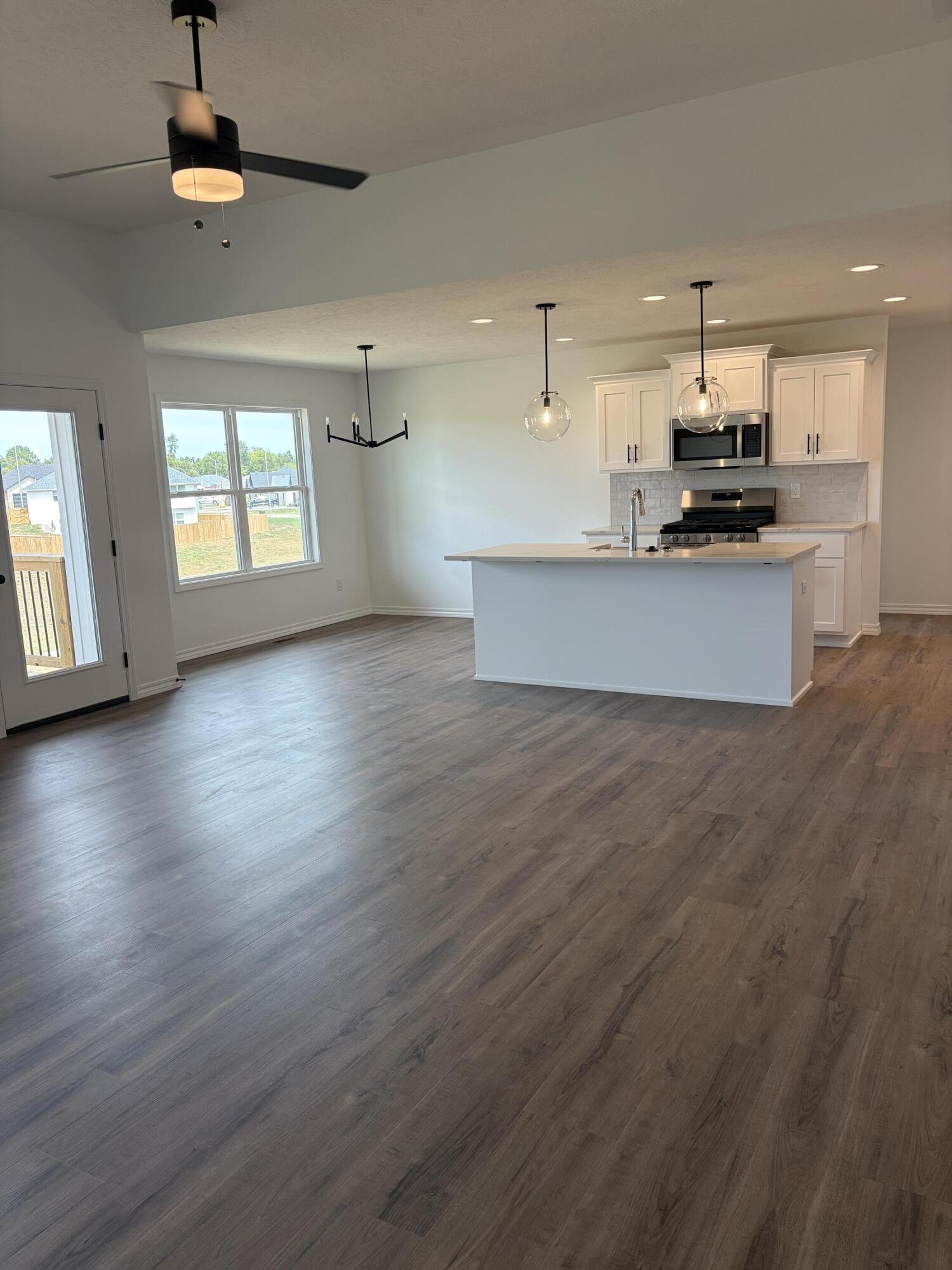 675 West Castor Loop Property Photo 3