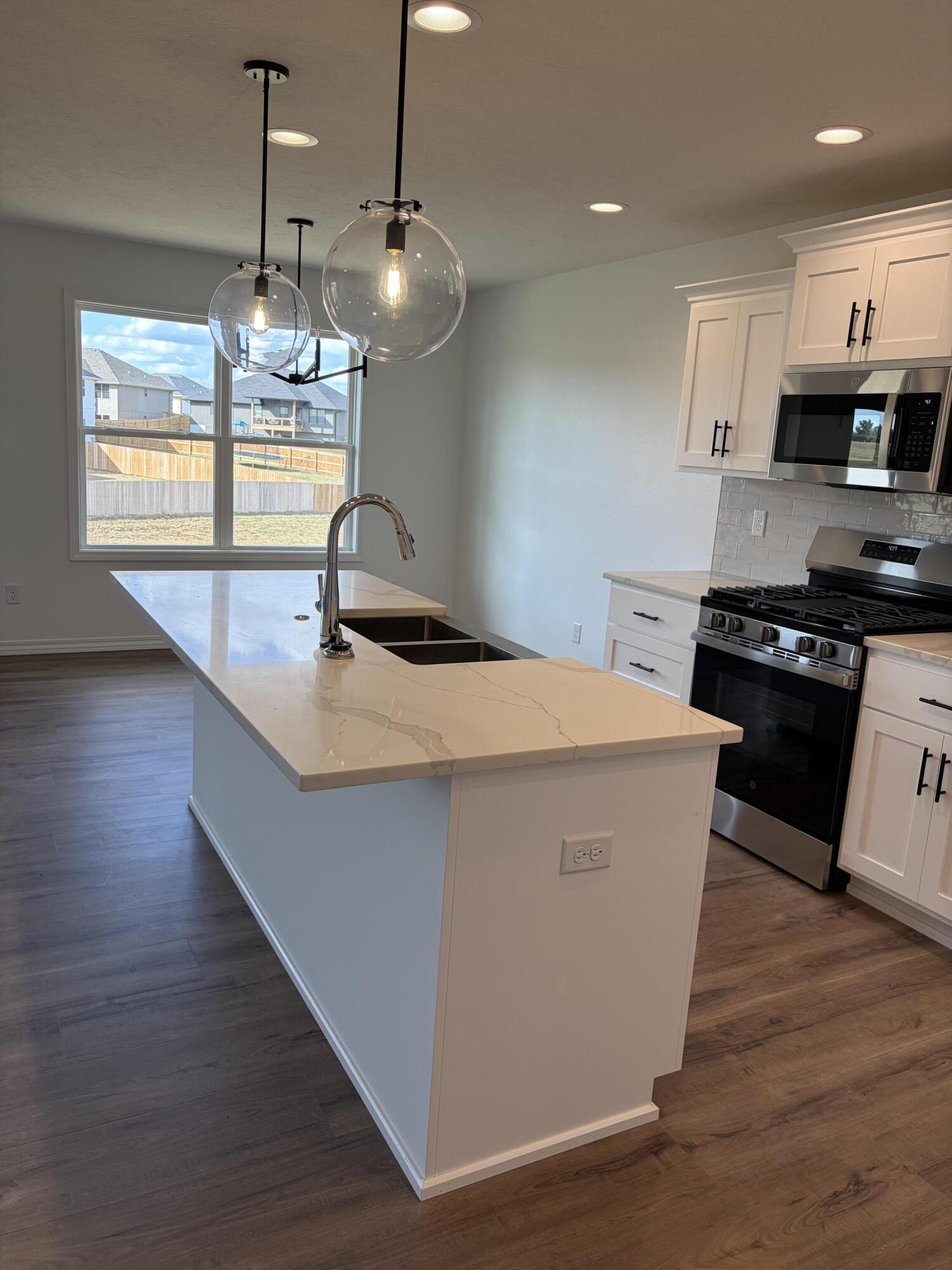 675 West Castor Loop Property Photo 4