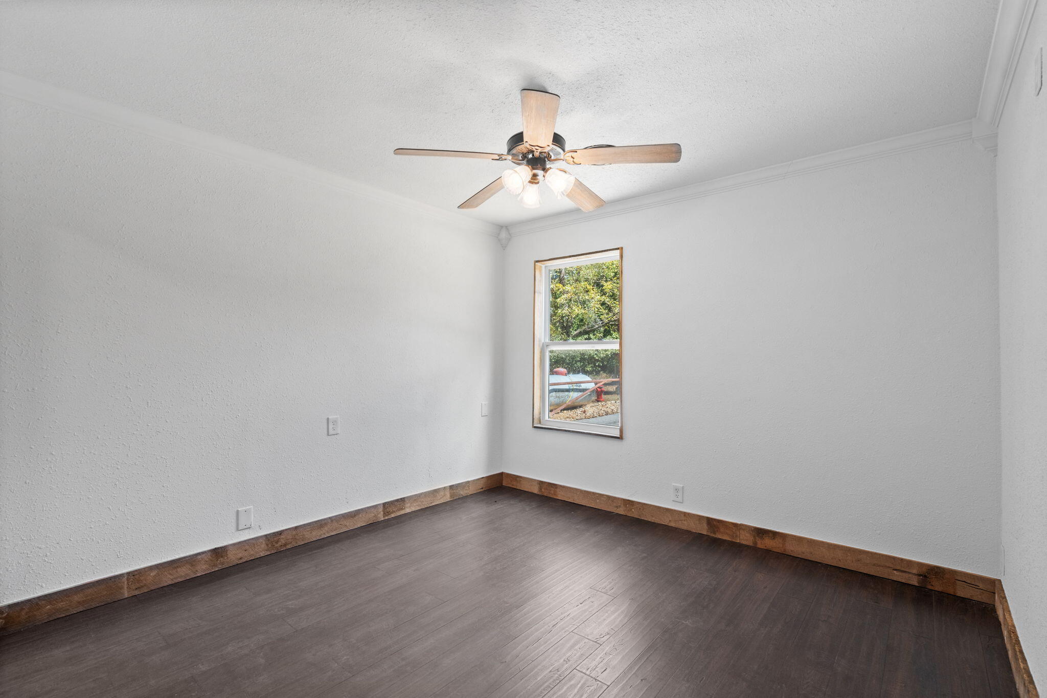 221 North Hickory Street Property Photo 14