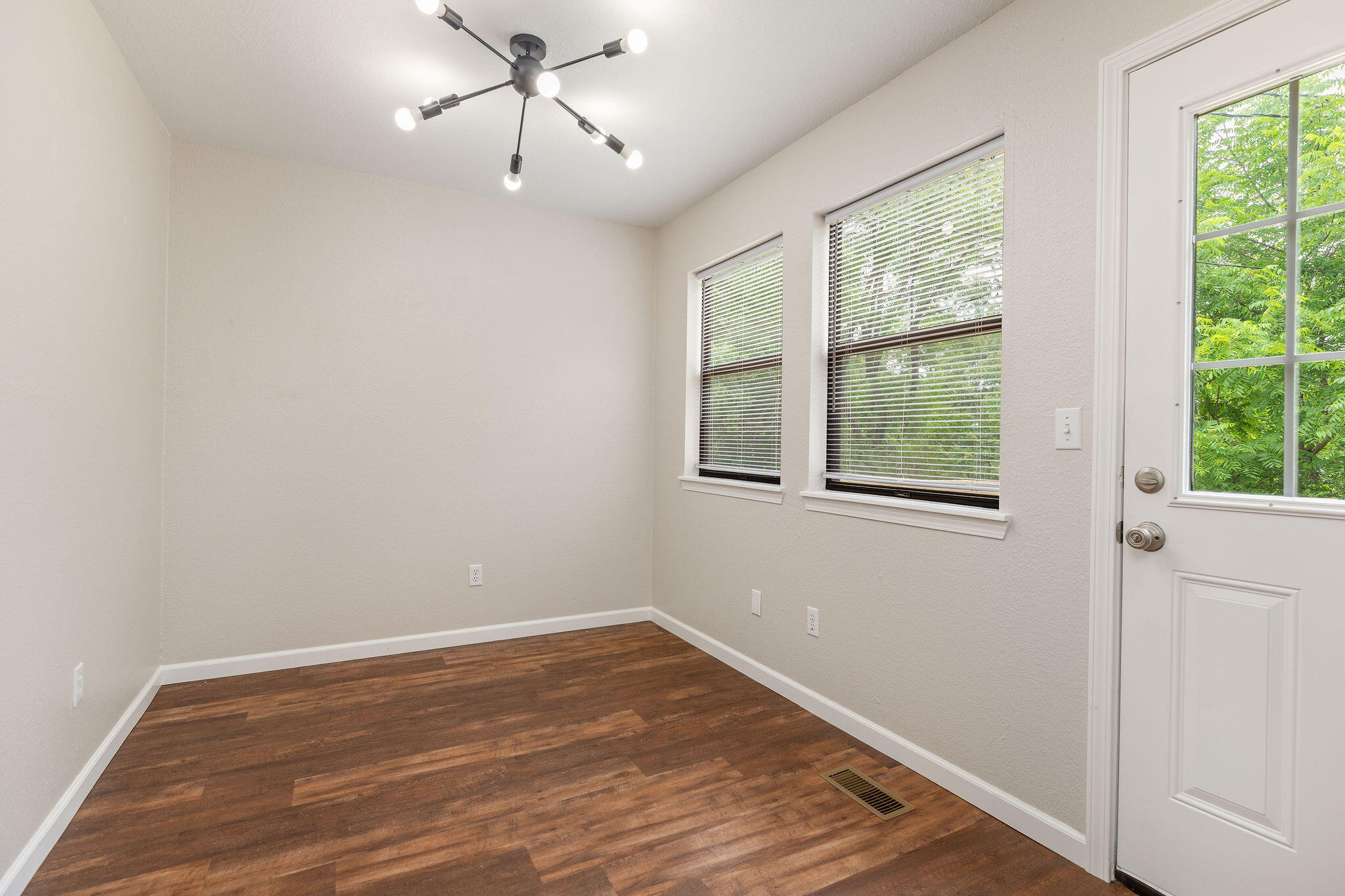 317-347 Hawthorne Street Property Photo 15