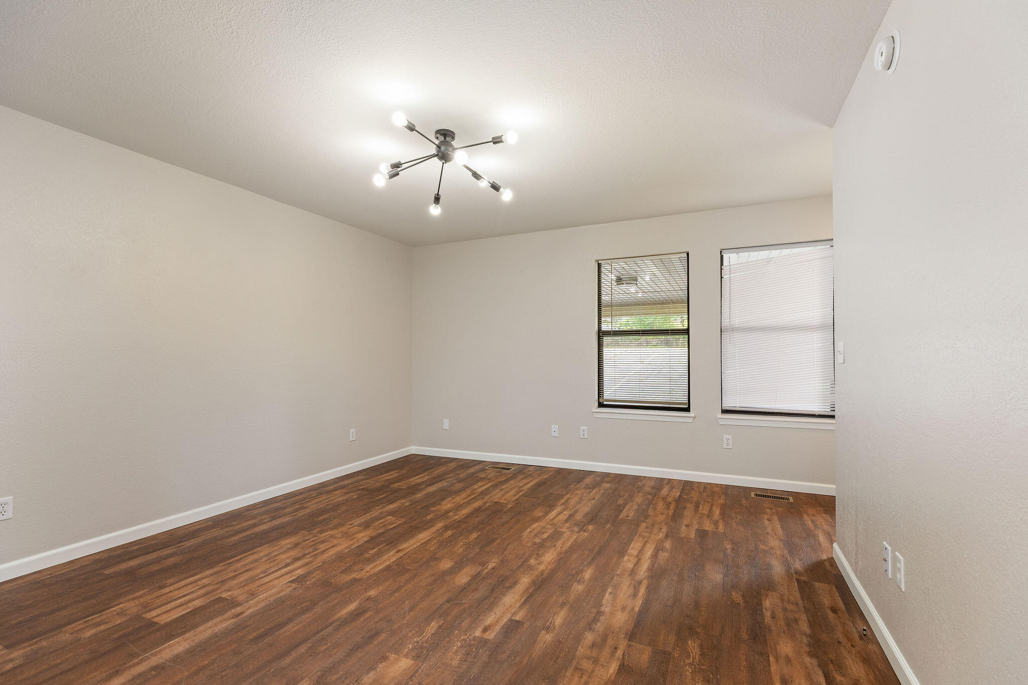317-347 Hawthorne Street Property Photo 16