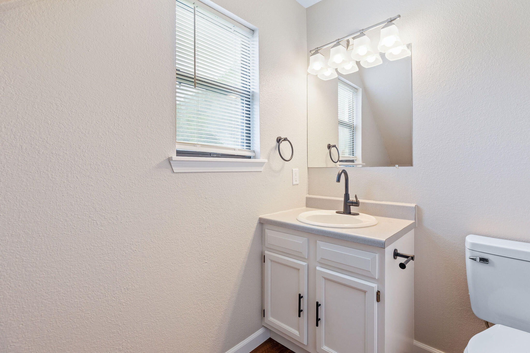 317-347 Hawthorne Street Property Photo 20
