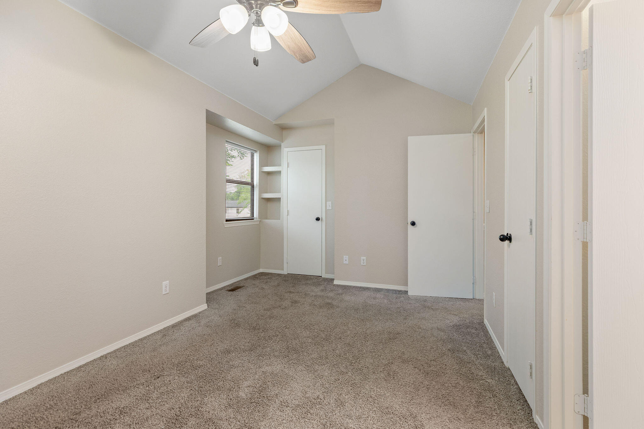 317-347 Hawthorne Street Property Photo 22
