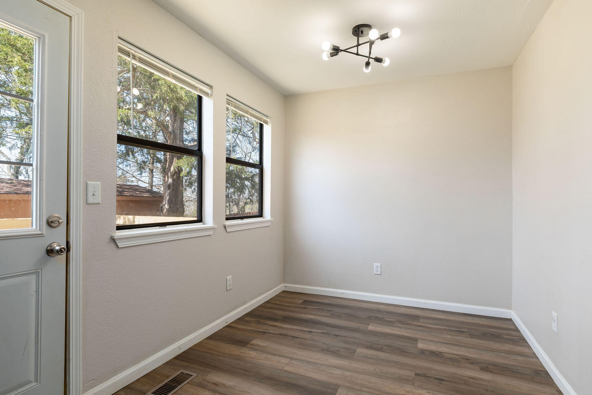 317-347 Hawthorne Street Property Photo 42