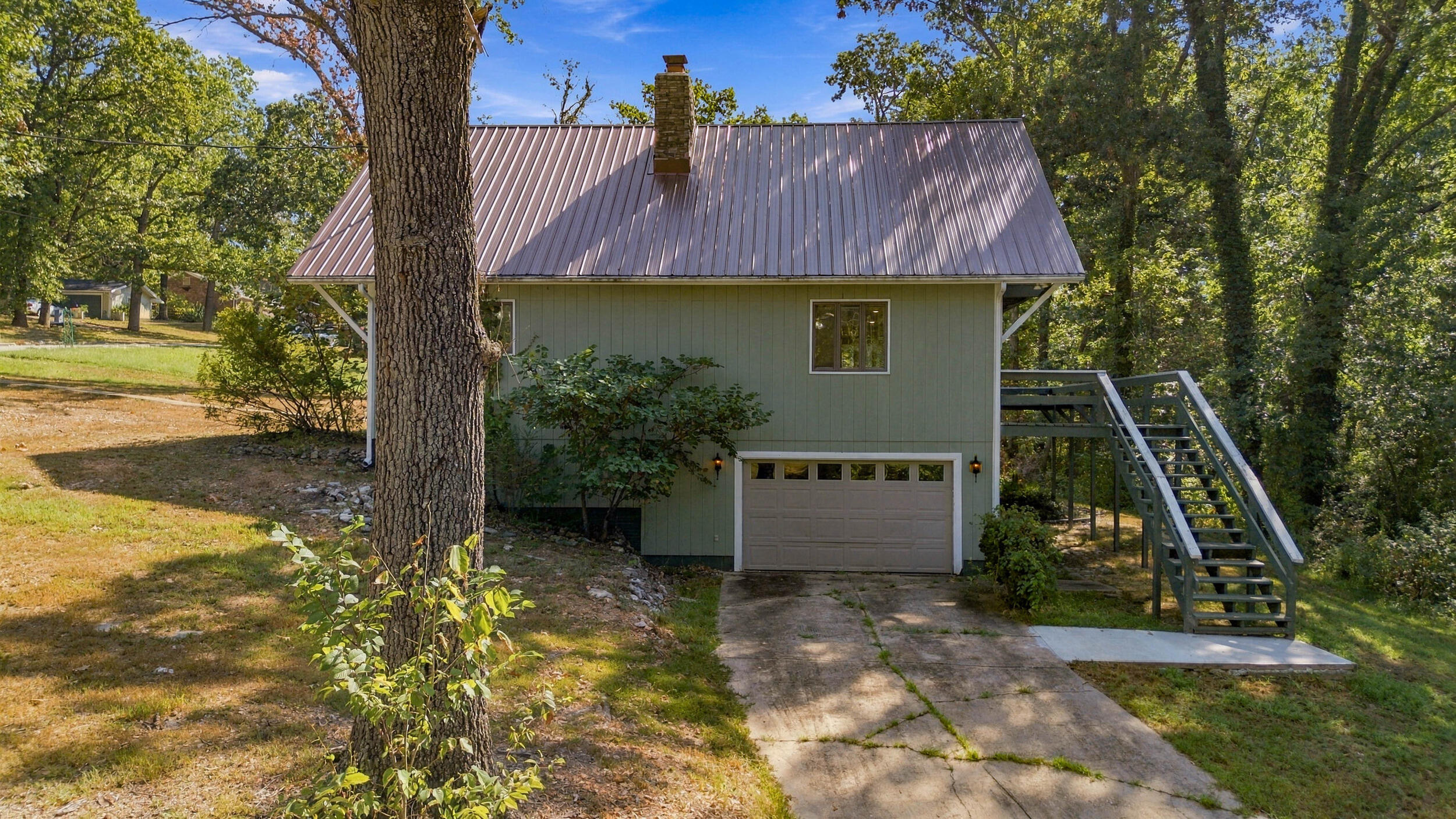 1000 Hickory Street Property Photo 4