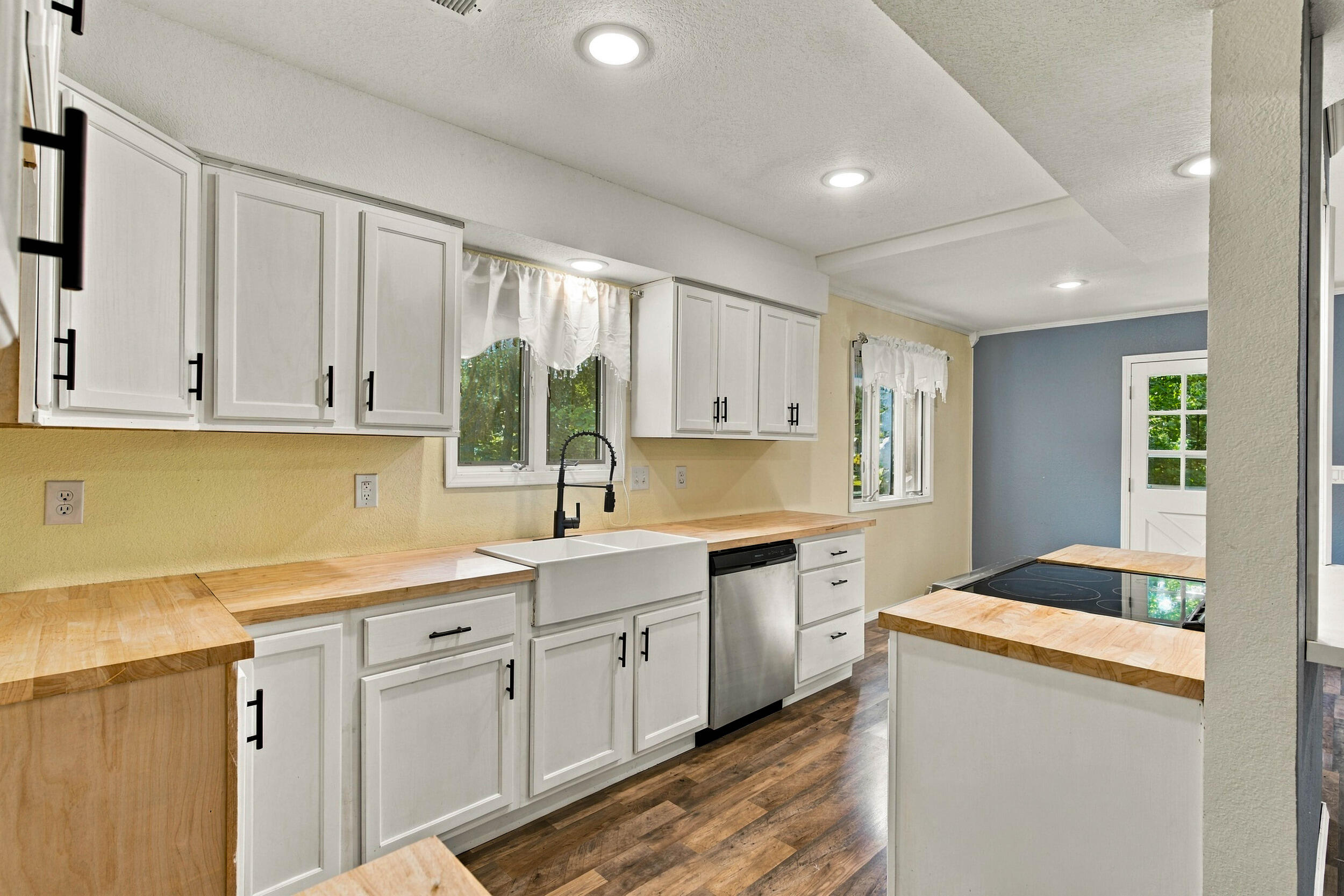 1000 Hickory Street Property Photo 16