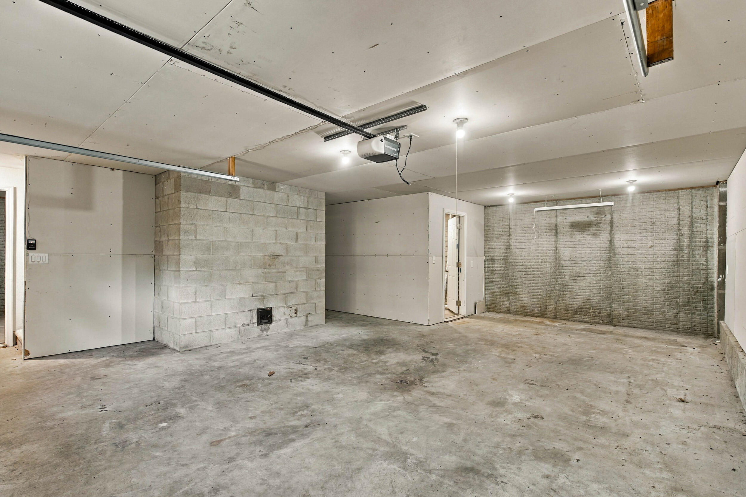 1000 Hickory Street Property Photo 38