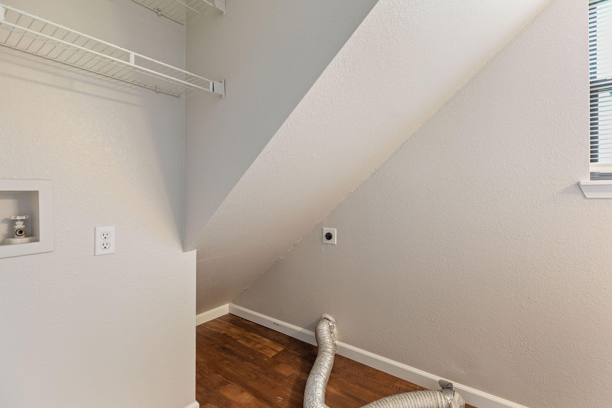 337 Hawthorne Street Property Photo 11