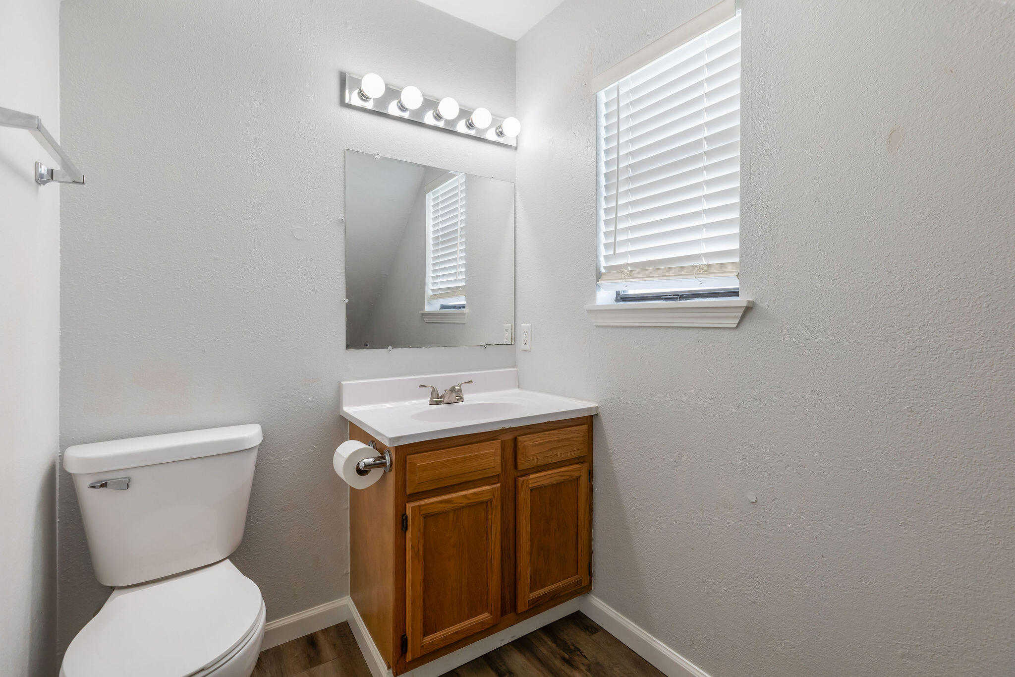 337 Hawthorne Street Property Photo 28