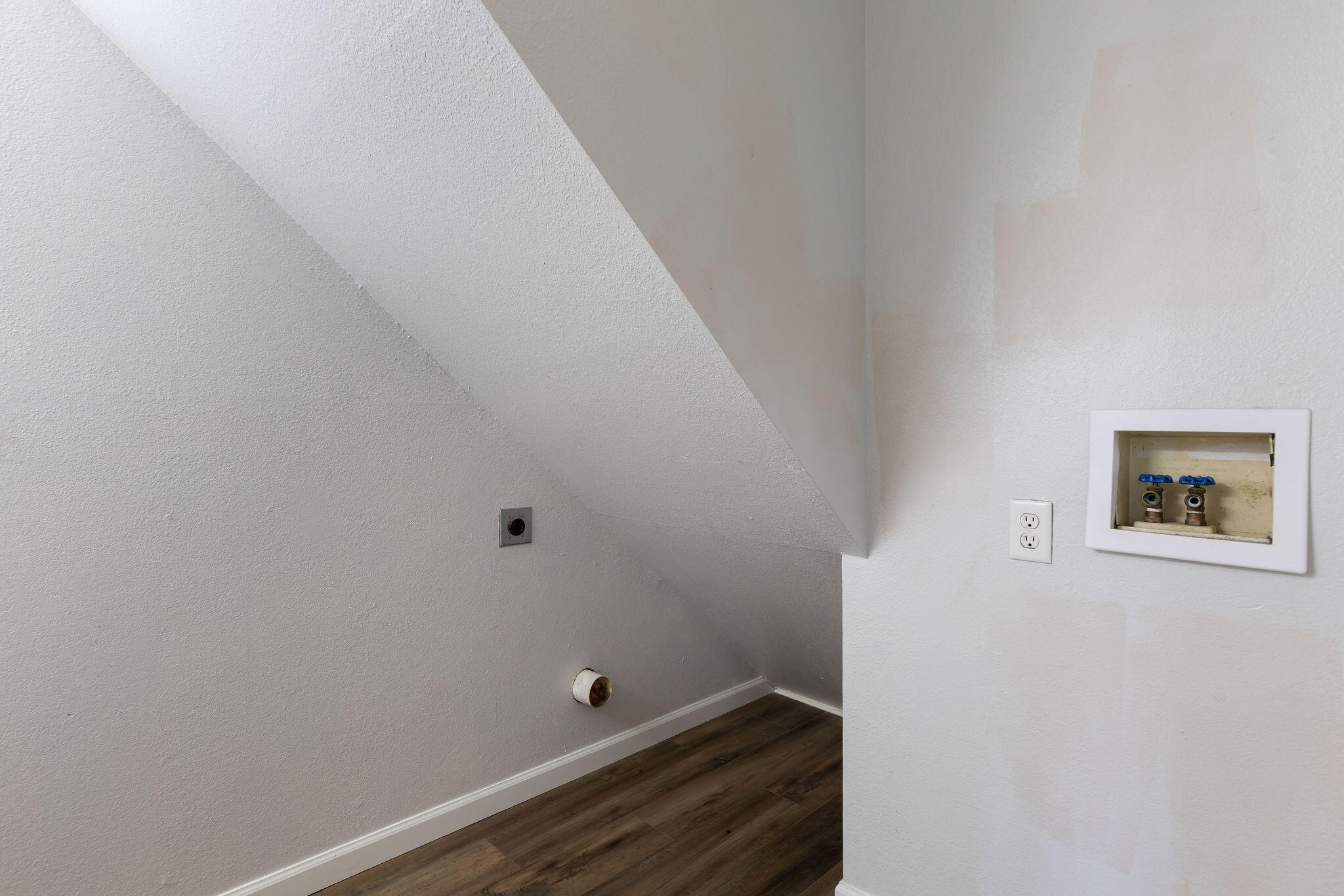 347 Hawthorne Street Property Photo 8