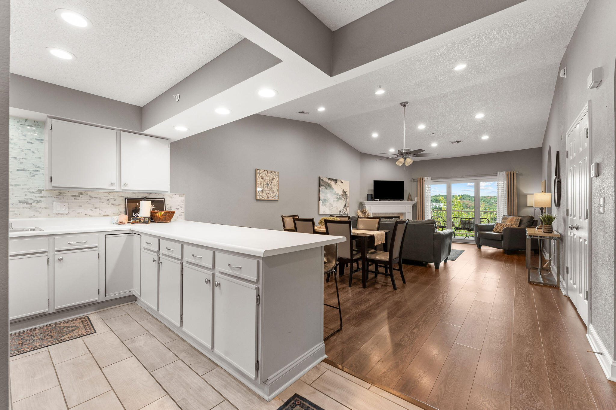 350 South Wildwood Drive # E19 Property Photo 1