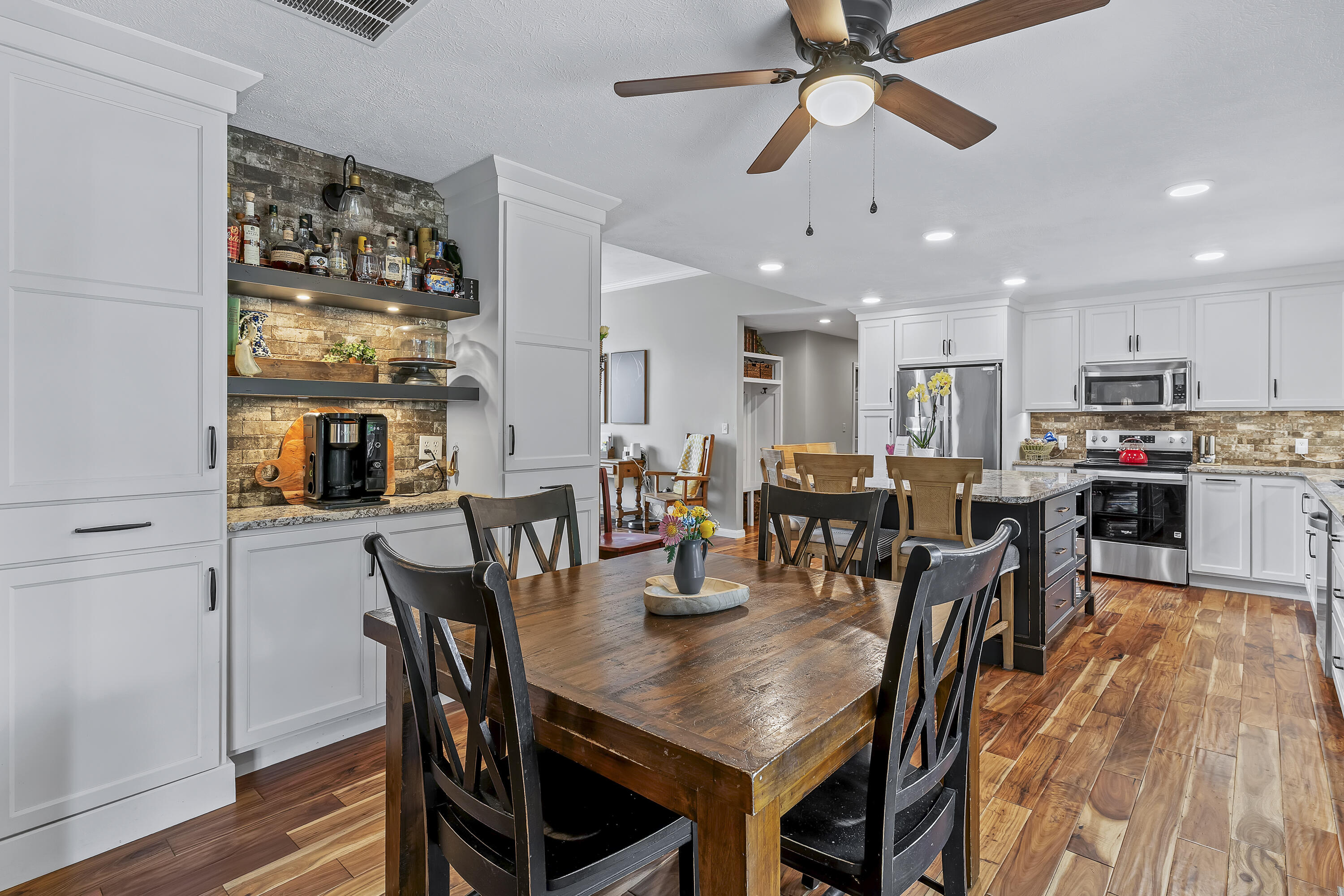 4625 South Turnberry Avenue Property Photo 15