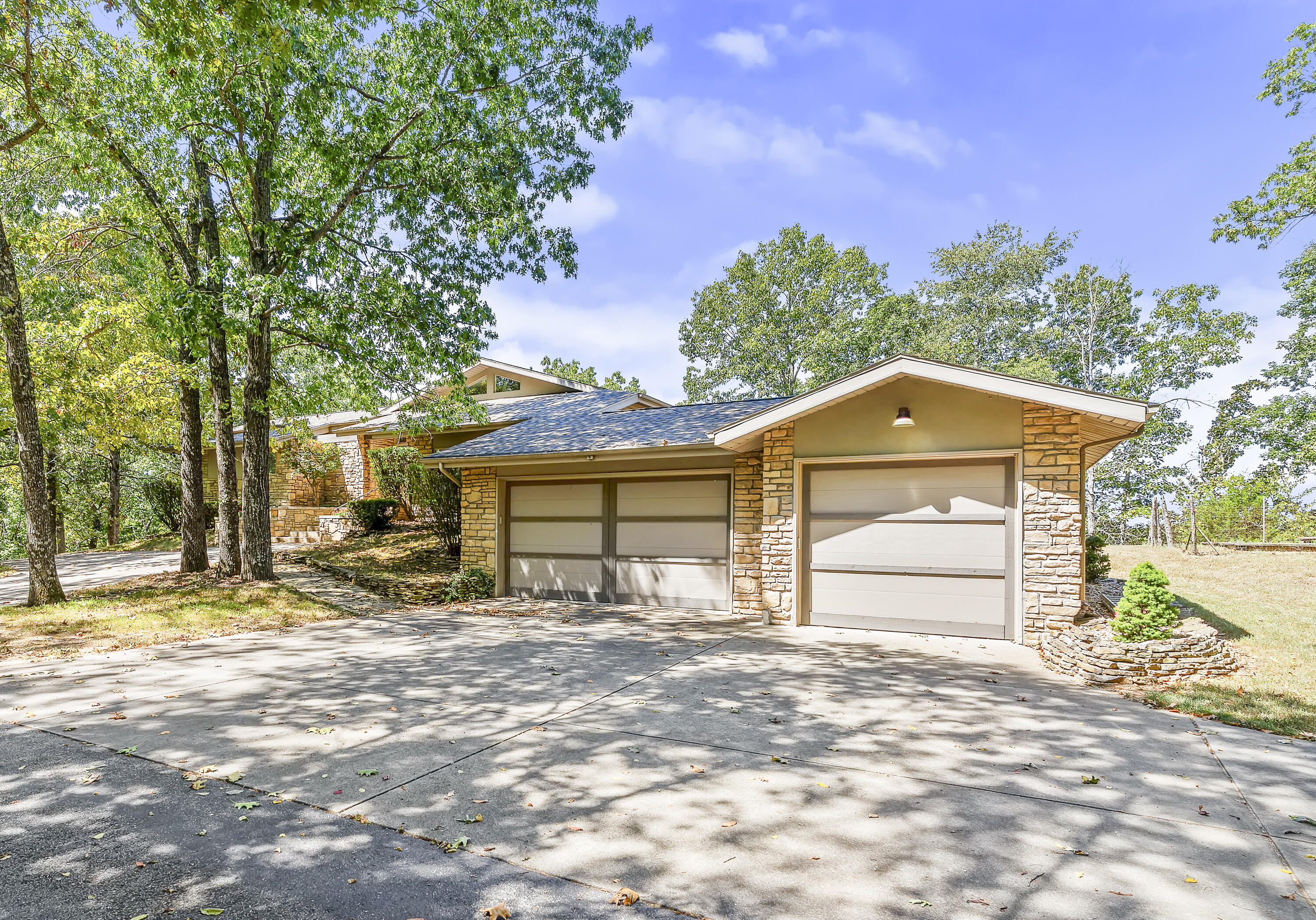 740 Russel Ridge Road Property Photo 4