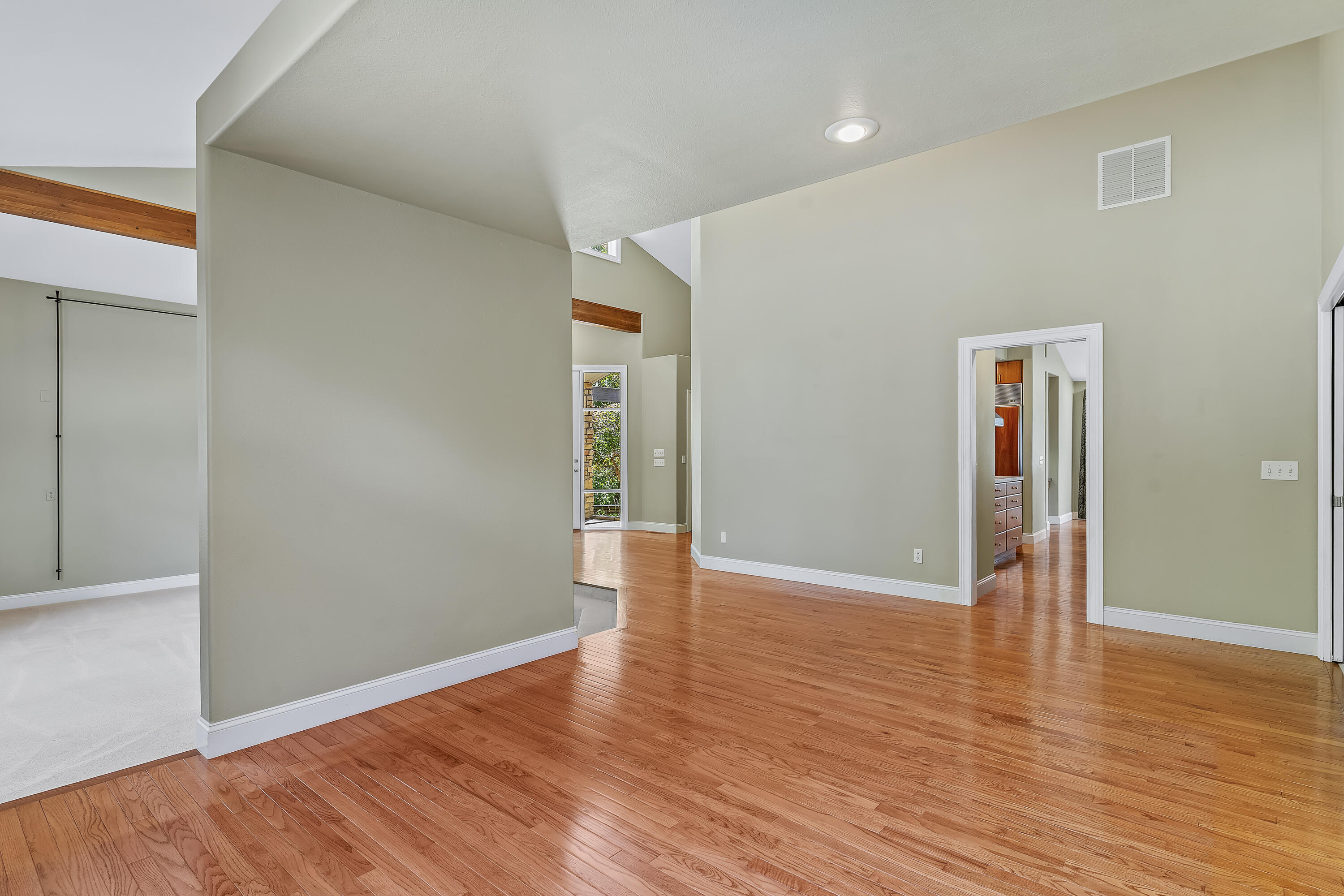 740 Russel Ridge Road Property Photo 10