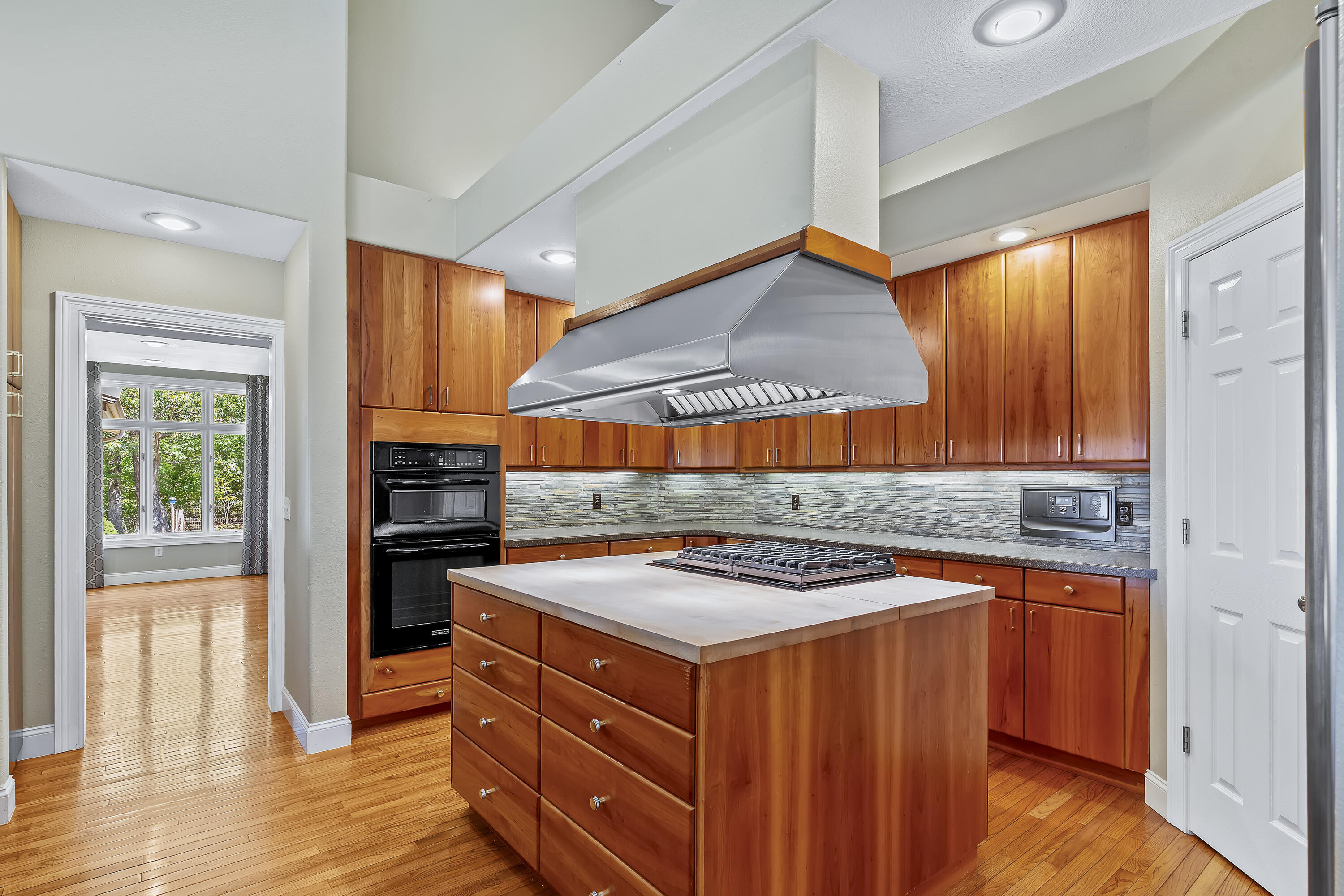 740 Russel Ridge Road Property Photo 14