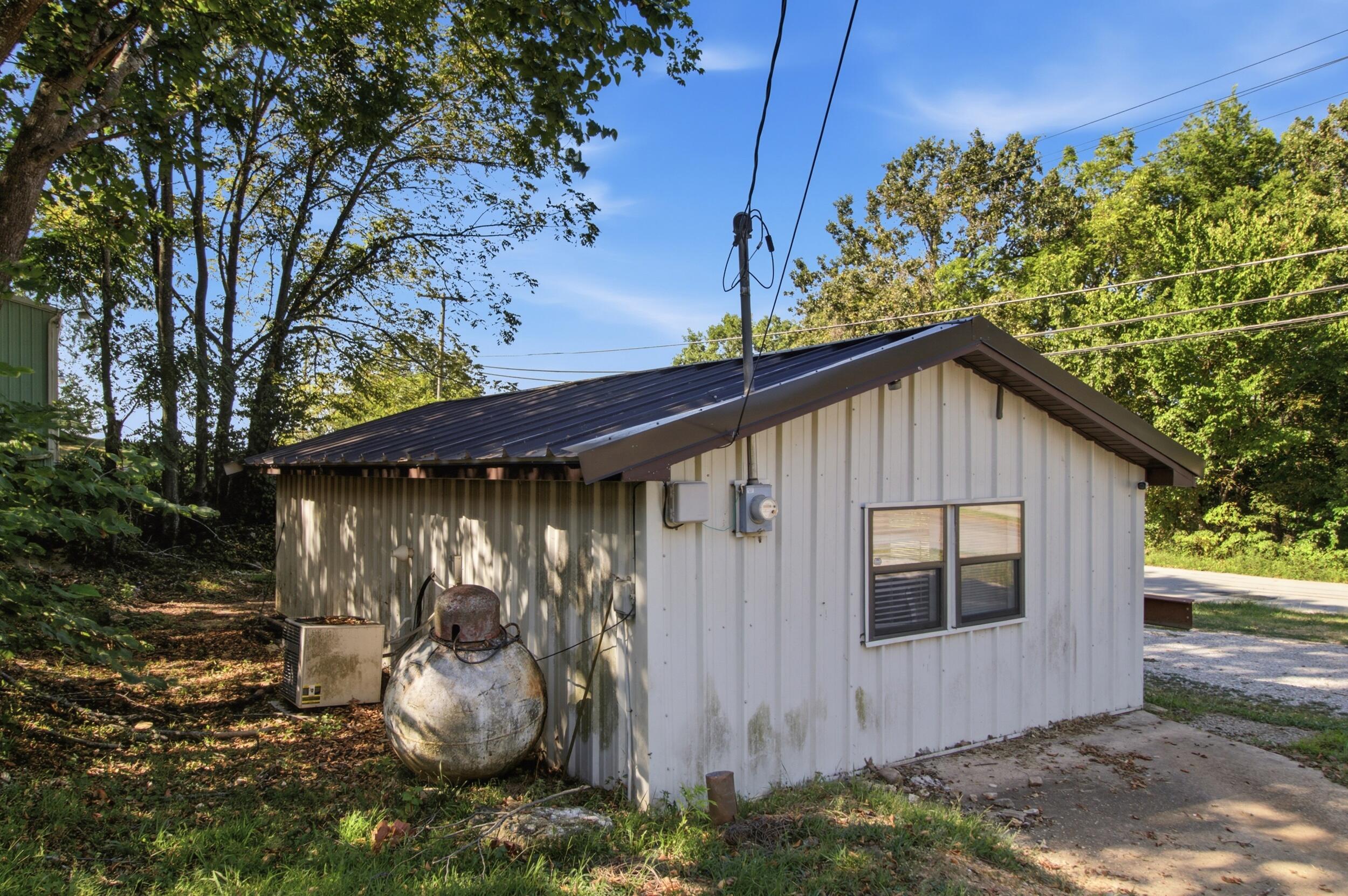 902 South Hill Street Property Photo 3