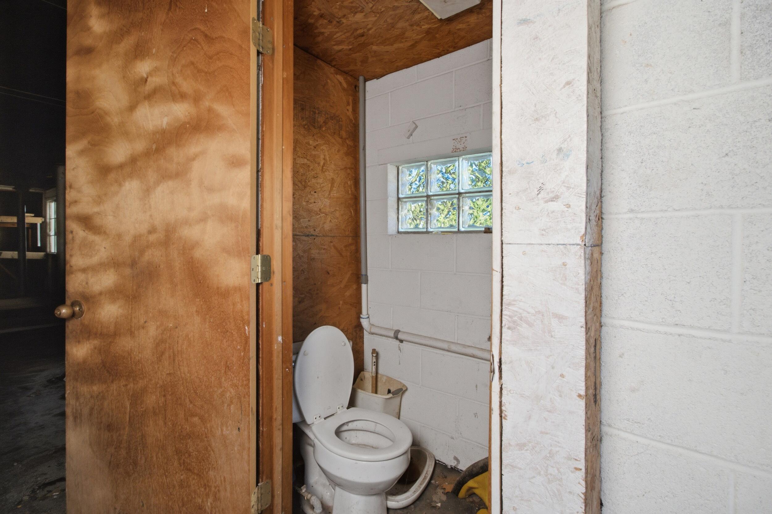 902 South Hill Street Property Photo 16