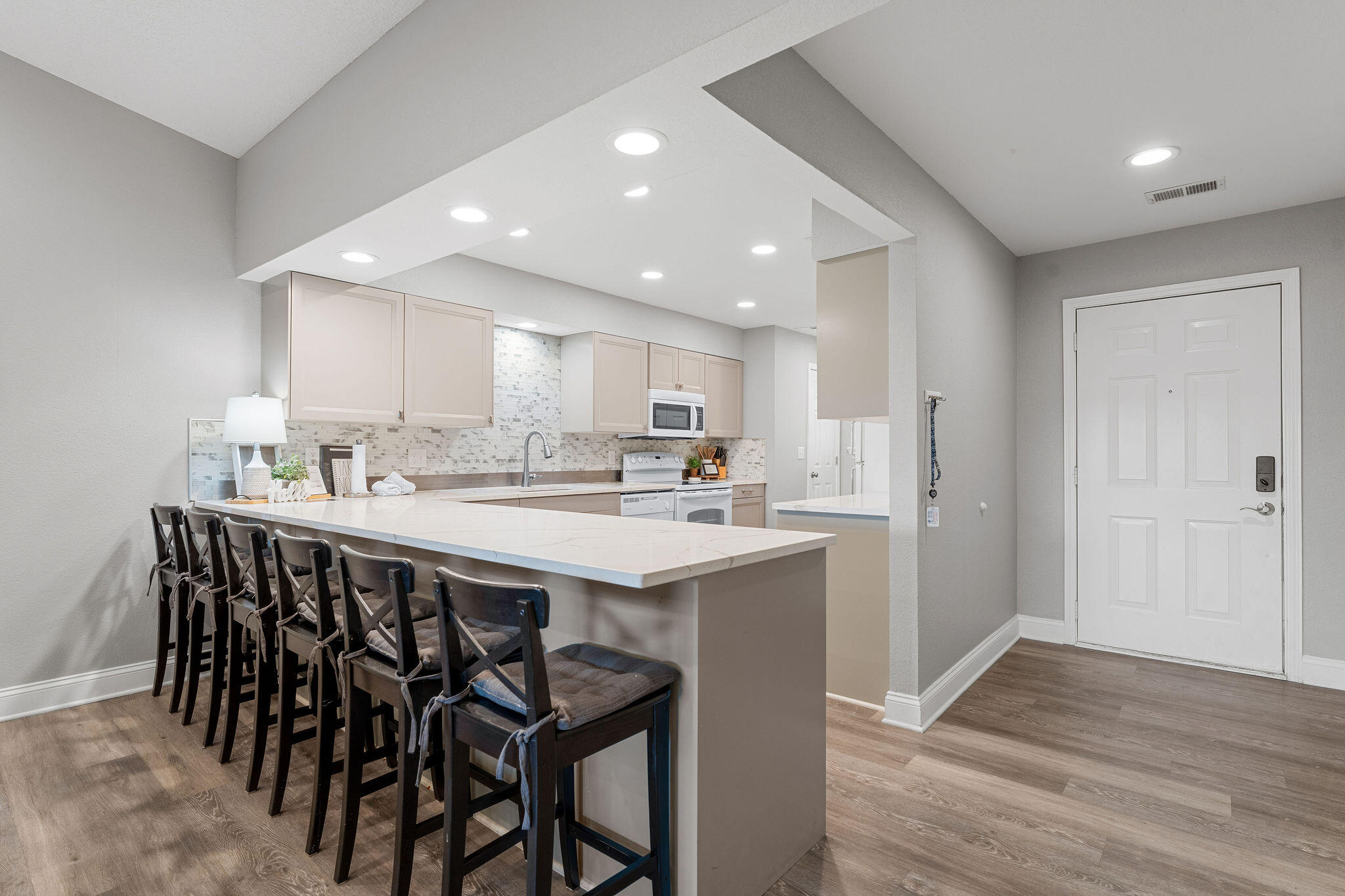 350 South Wildwood Drive # E20 Property Photo 5