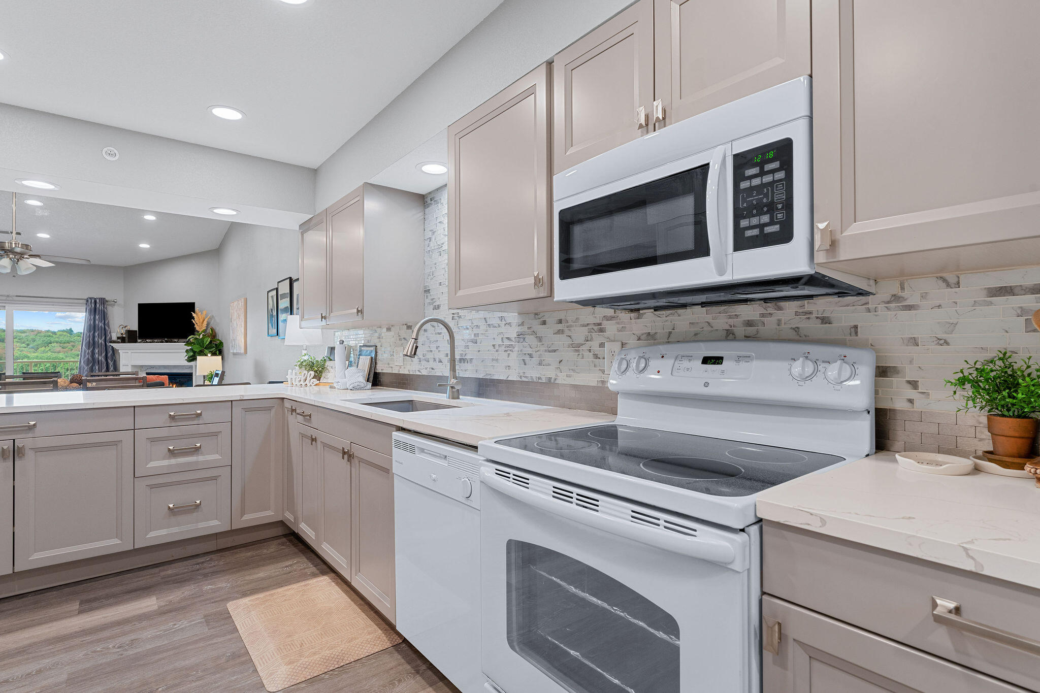 350 South Wildwood Drive # E20 Property Photo 7