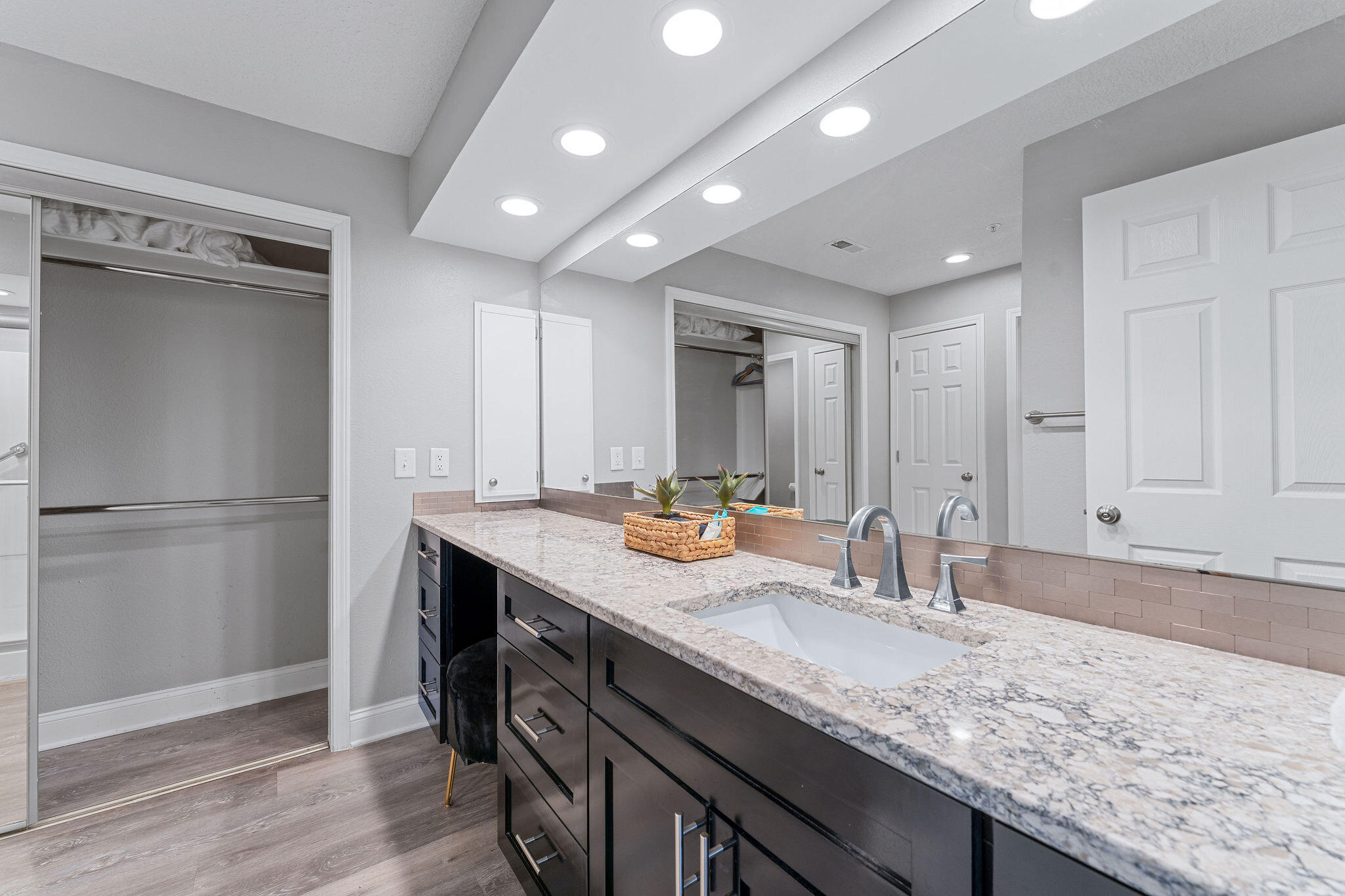 350 South Wildwood Drive # E20 Property Photo 19