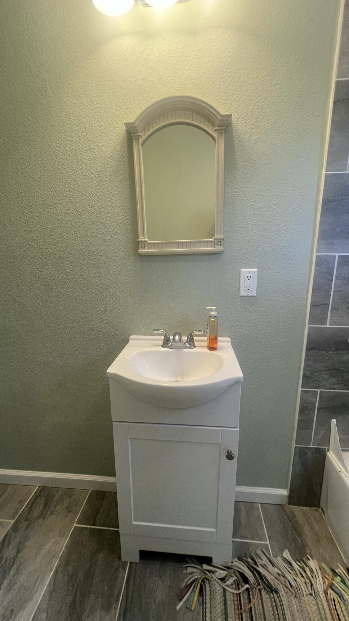 905 South Griffith Avenue Property Photo 9