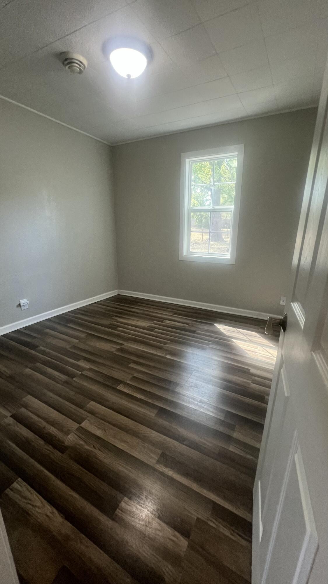 905 South Griffith Avenue Property Photo 13