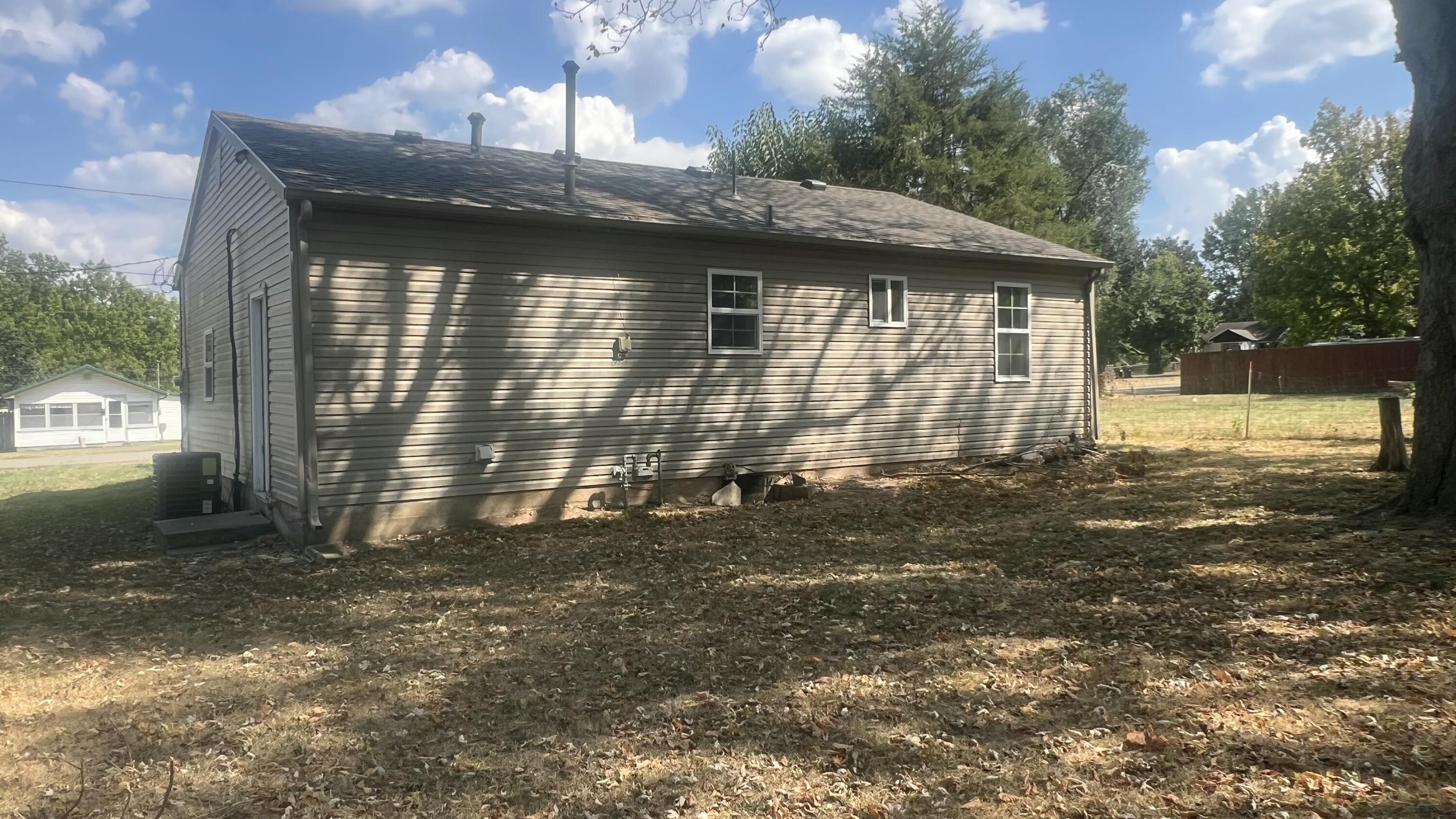 905 South Griffith Avenue Property Photo 16