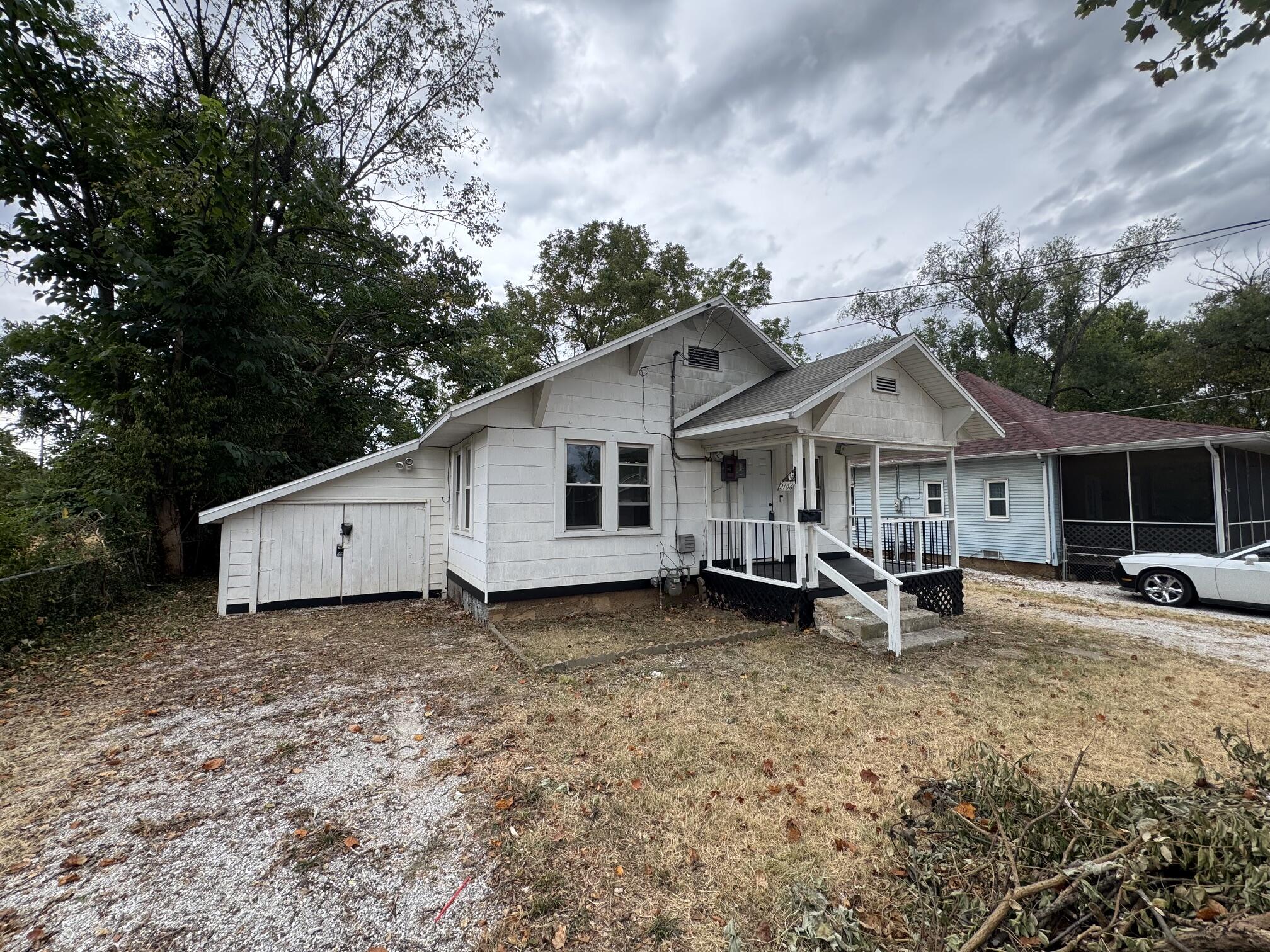 2106 West Webster Street Property Photo 1
