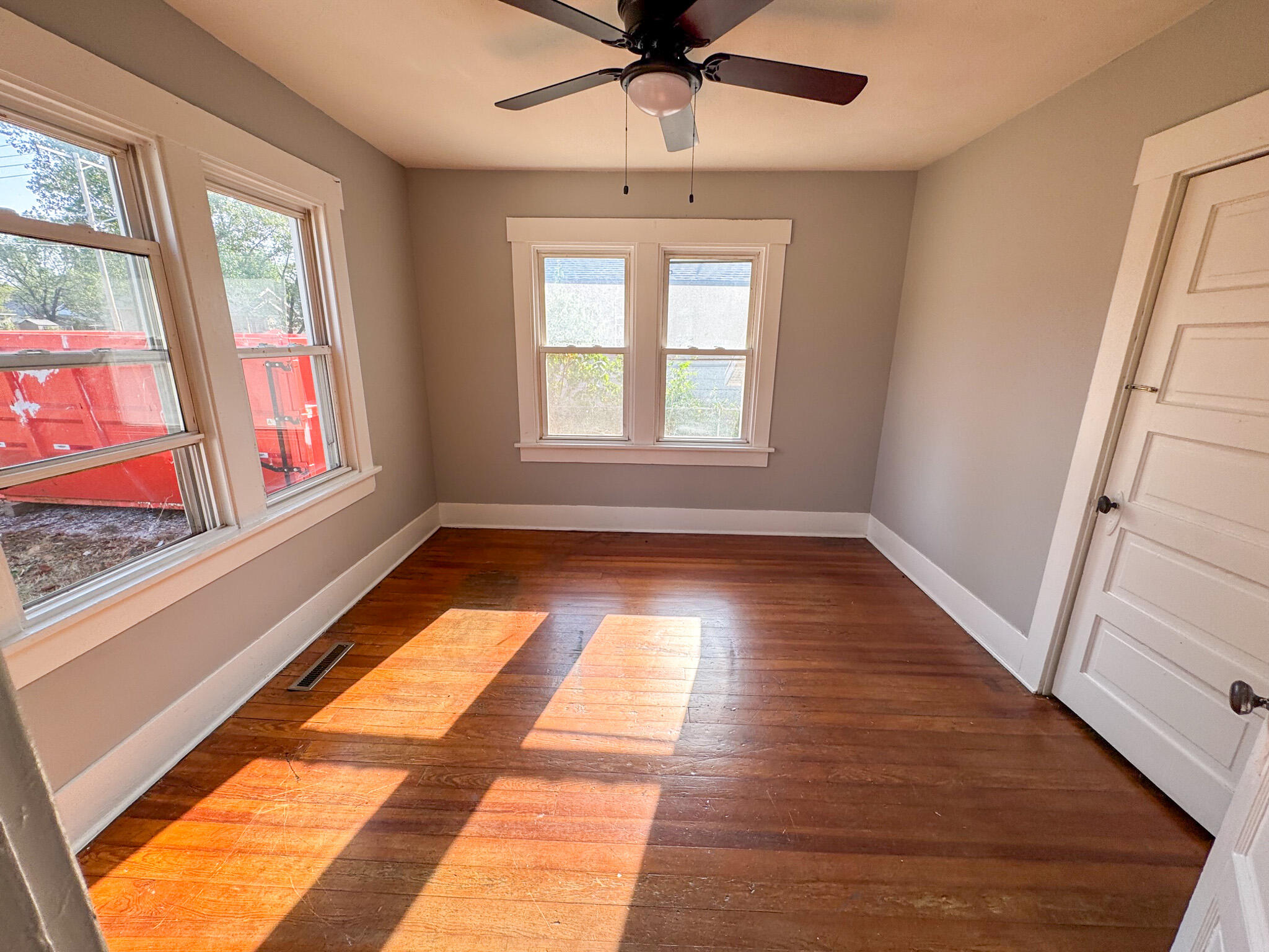 2106 West Webster Street Property Photo 6