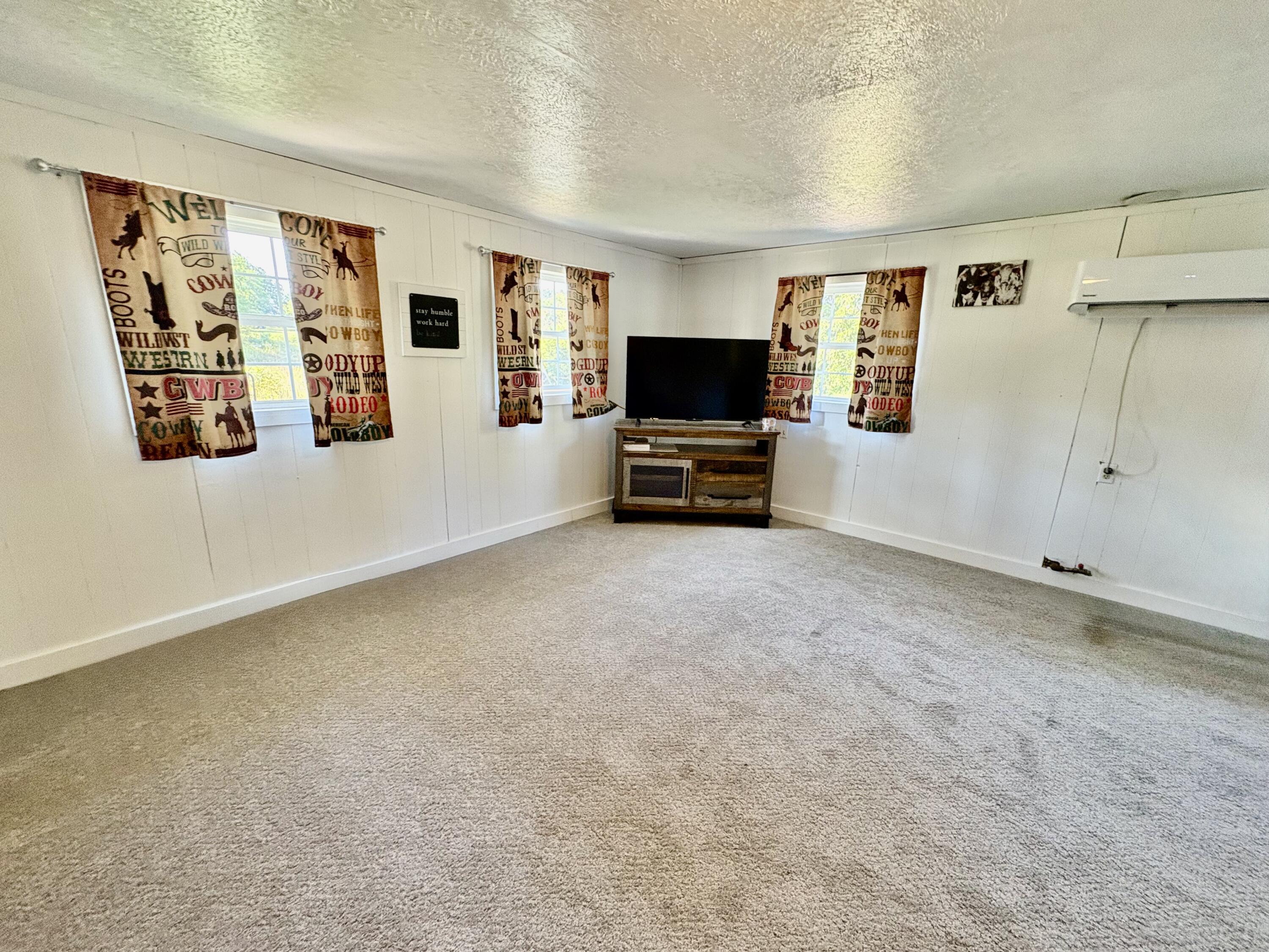 644 Garrett Street Property Photo 8