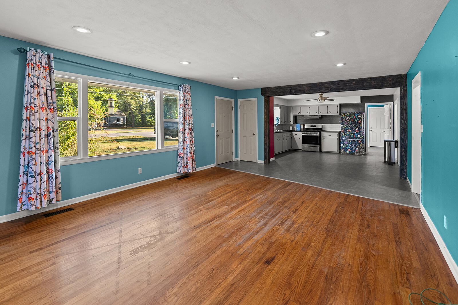 630 West Broadmoor Street Property Photo 3