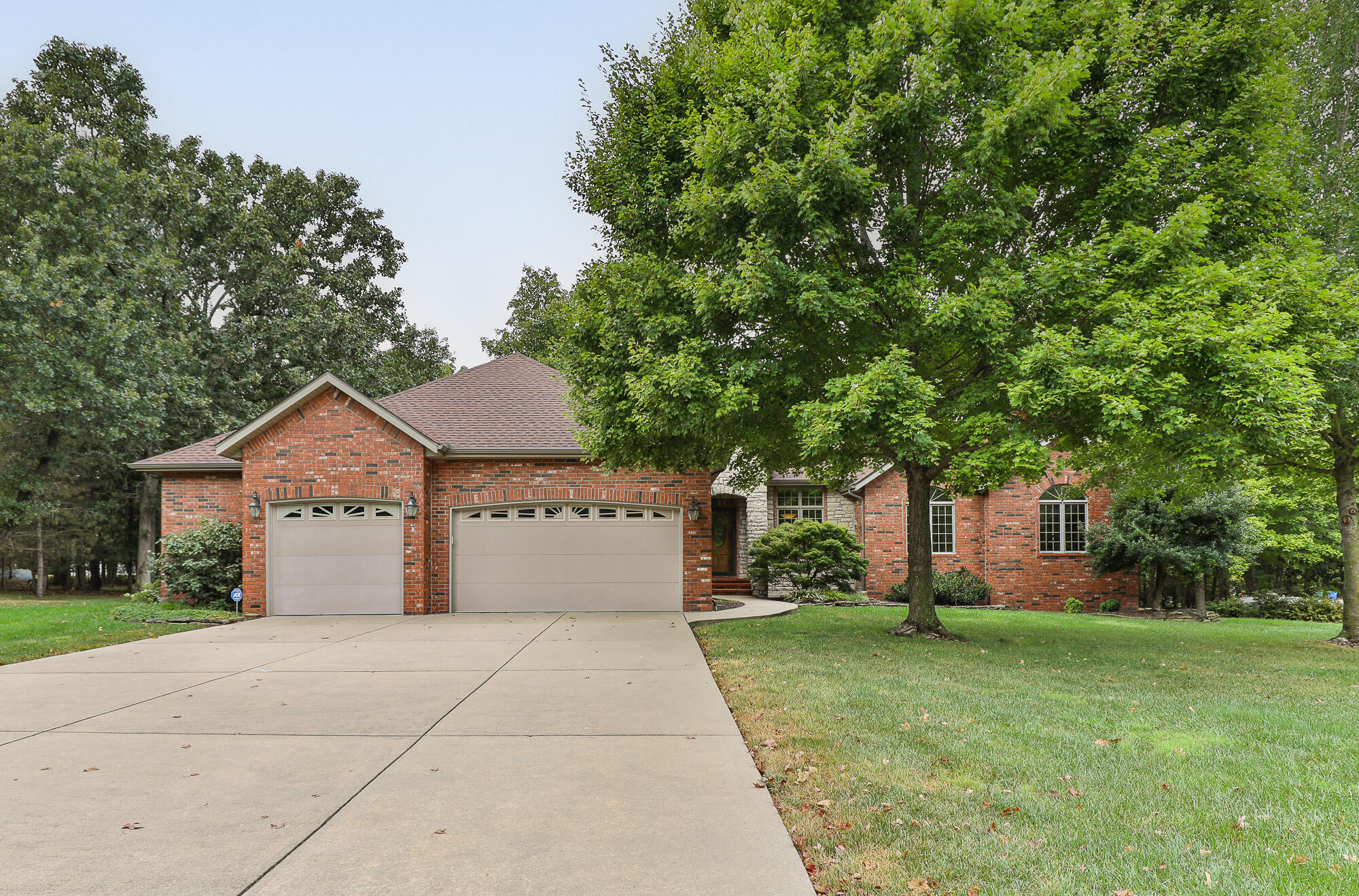 5265 North Missouri Oak Trail Property Photo 1