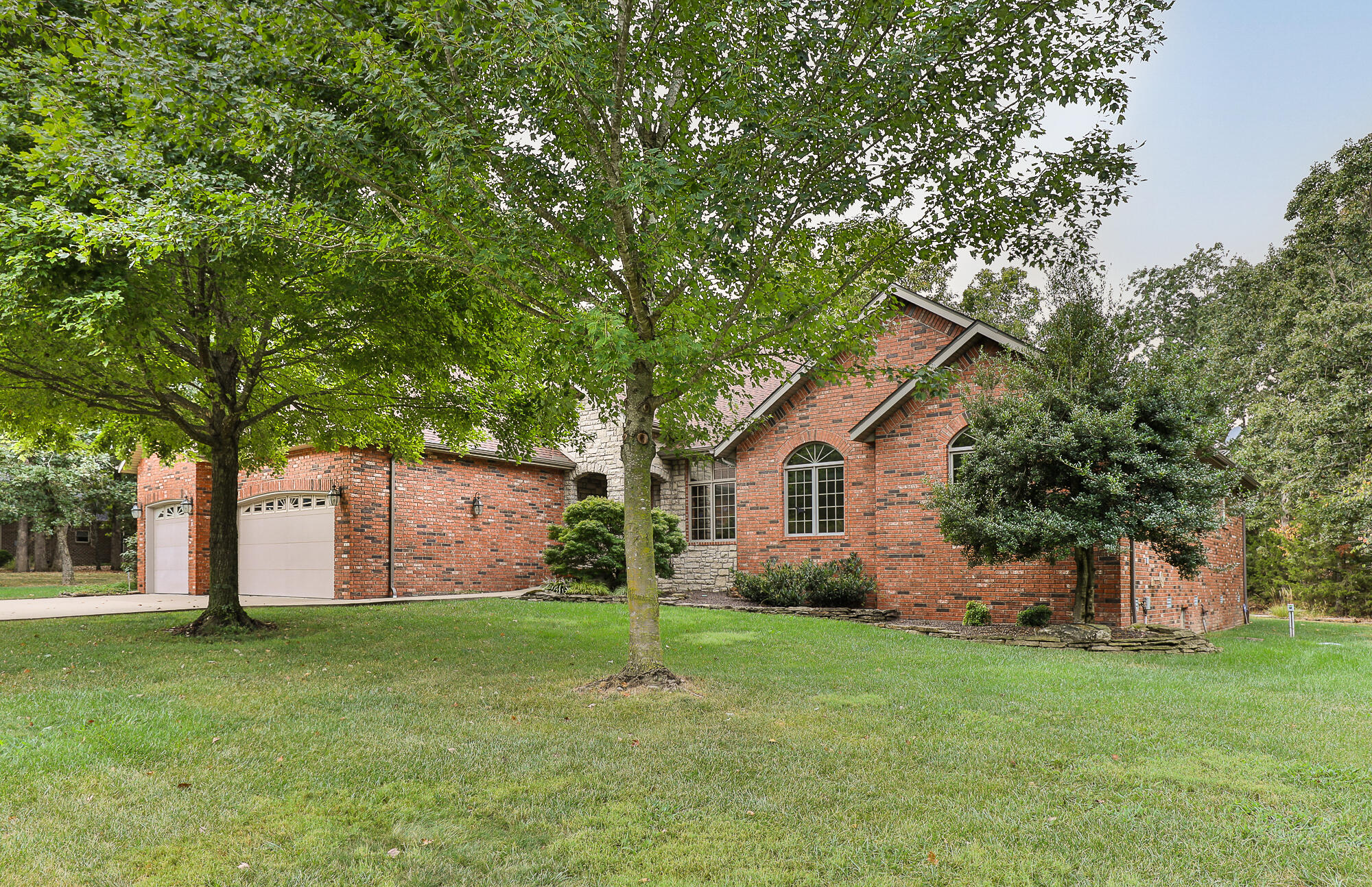 5265 North Missouri Oak Trail Property Photo 2