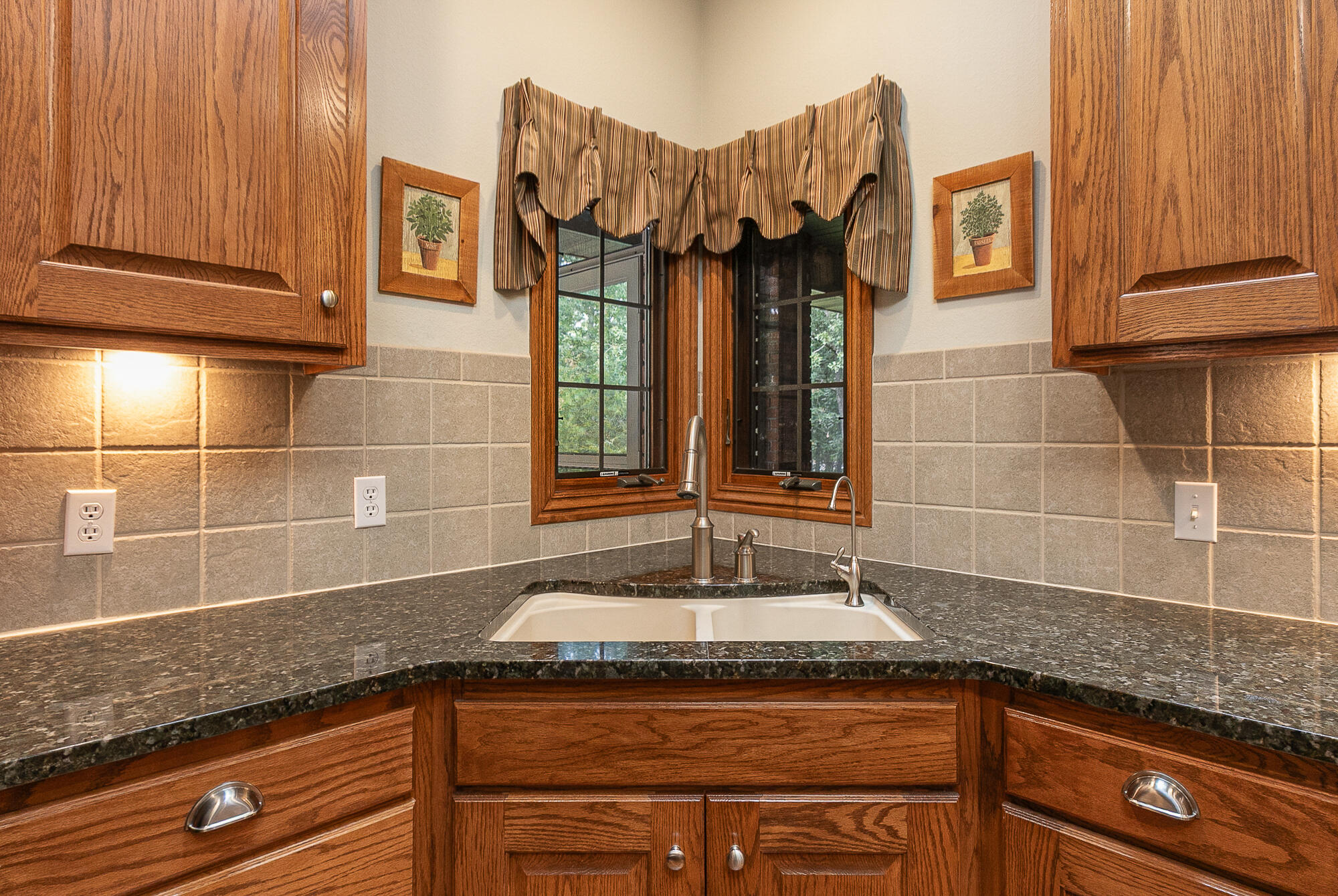 5265 North Missouri Oak Trail Property Photo 13