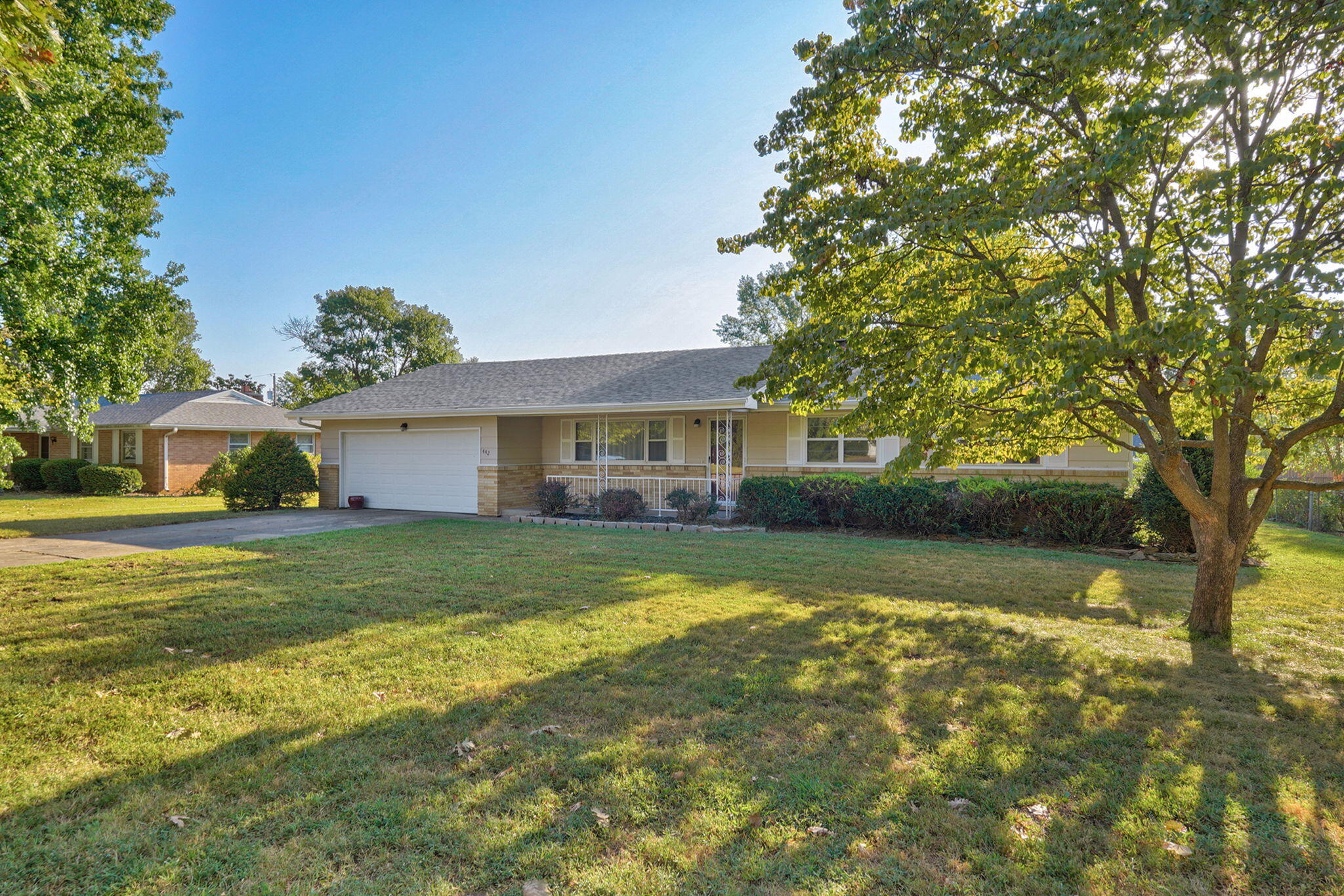 442 South York Avenue Property Photo 3