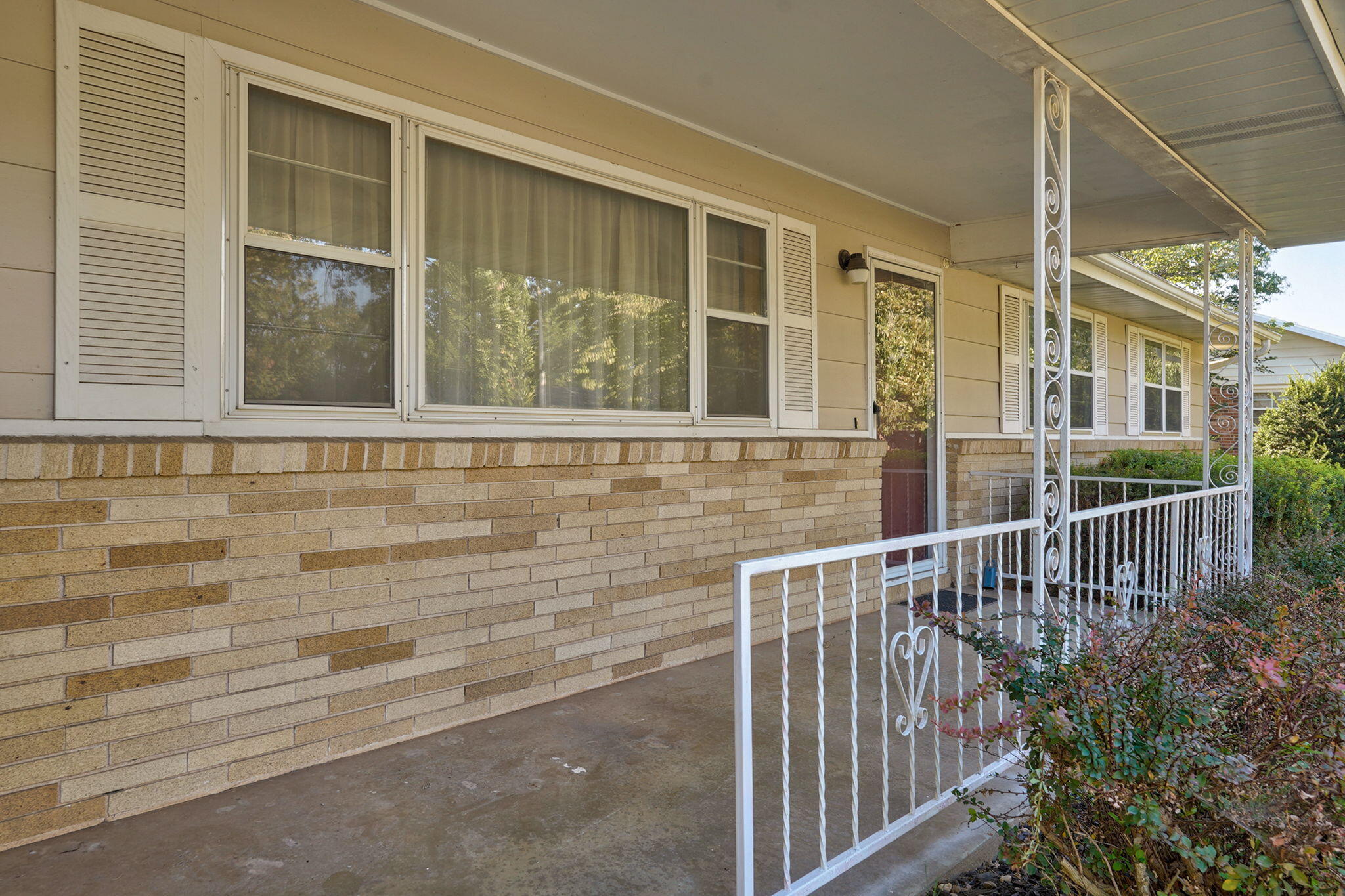 442 South York Avenue Property Photo 4