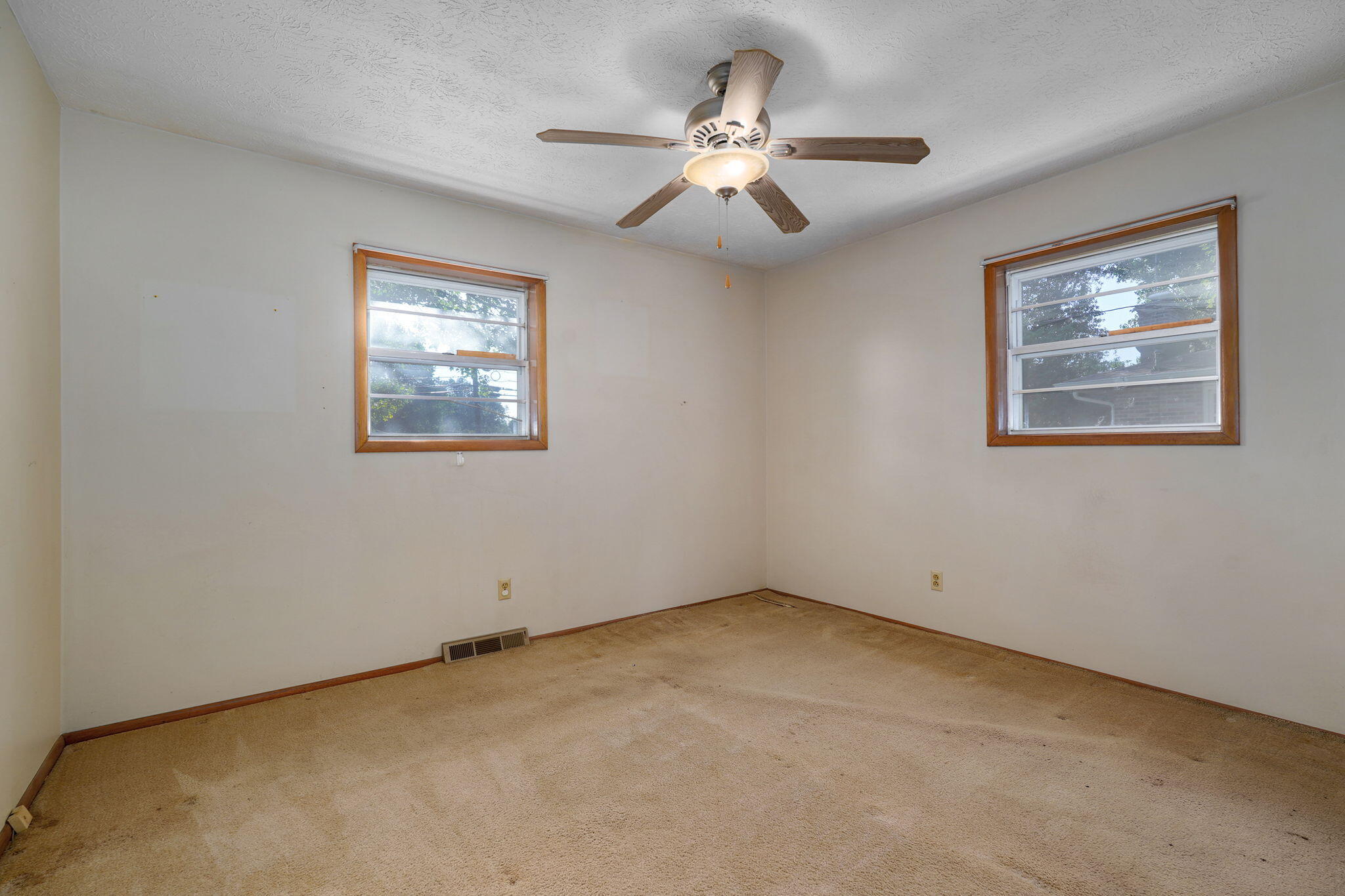 442 South York Avenue Property Photo 18