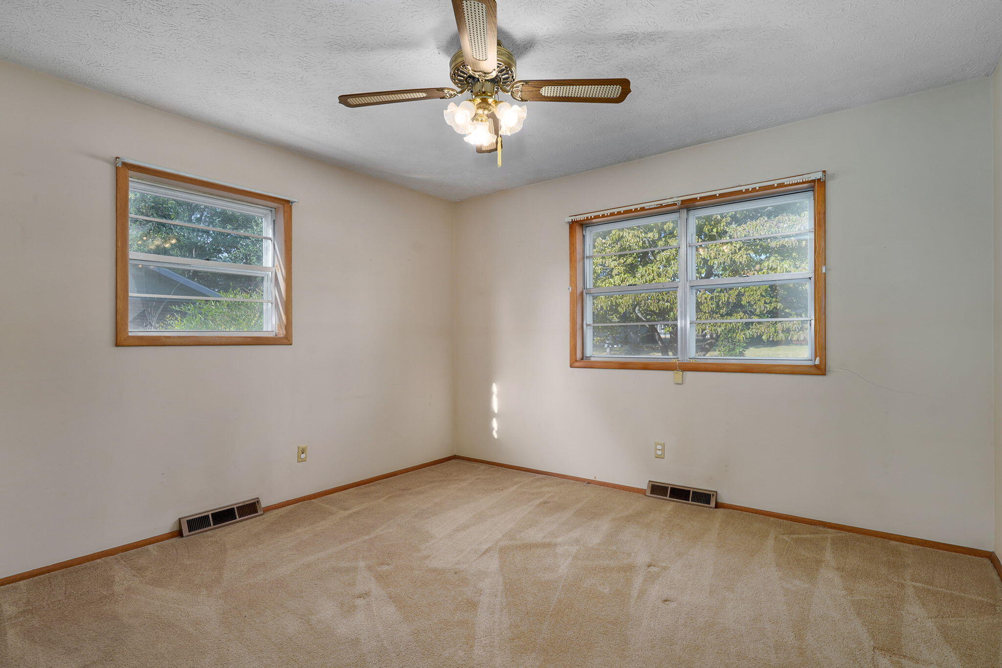 442 South York Avenue Property Photo 19