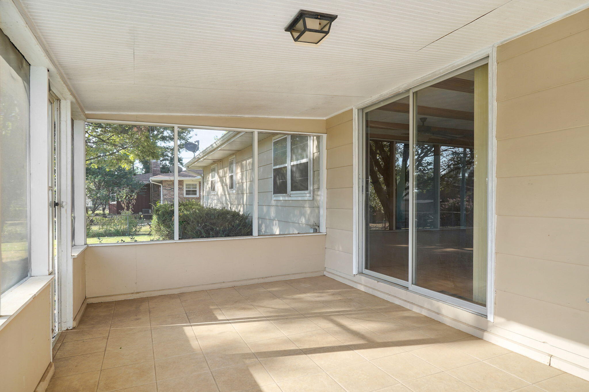 442 South York Avenue Property Photo 24