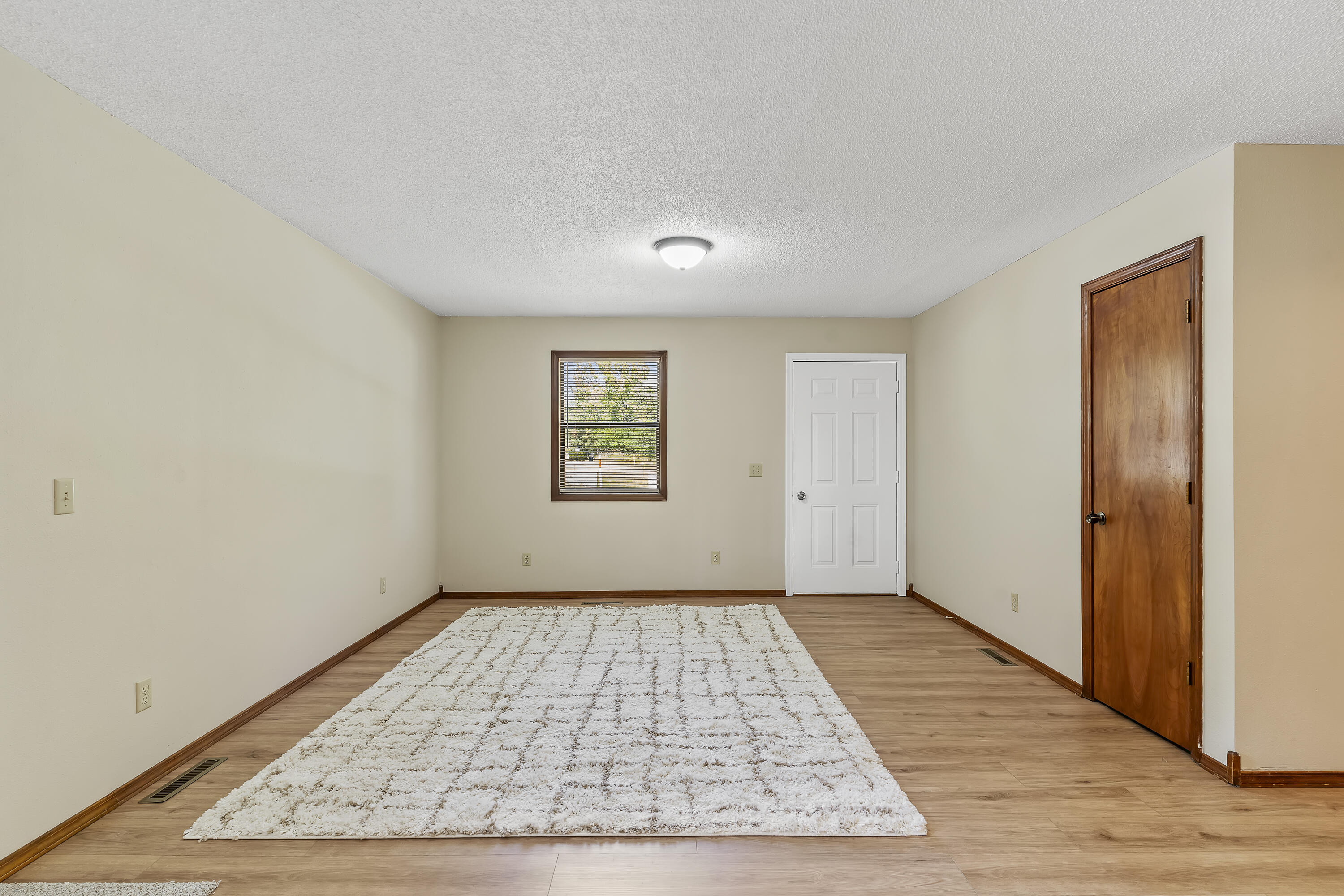400 East Elm Street Property Photo 5