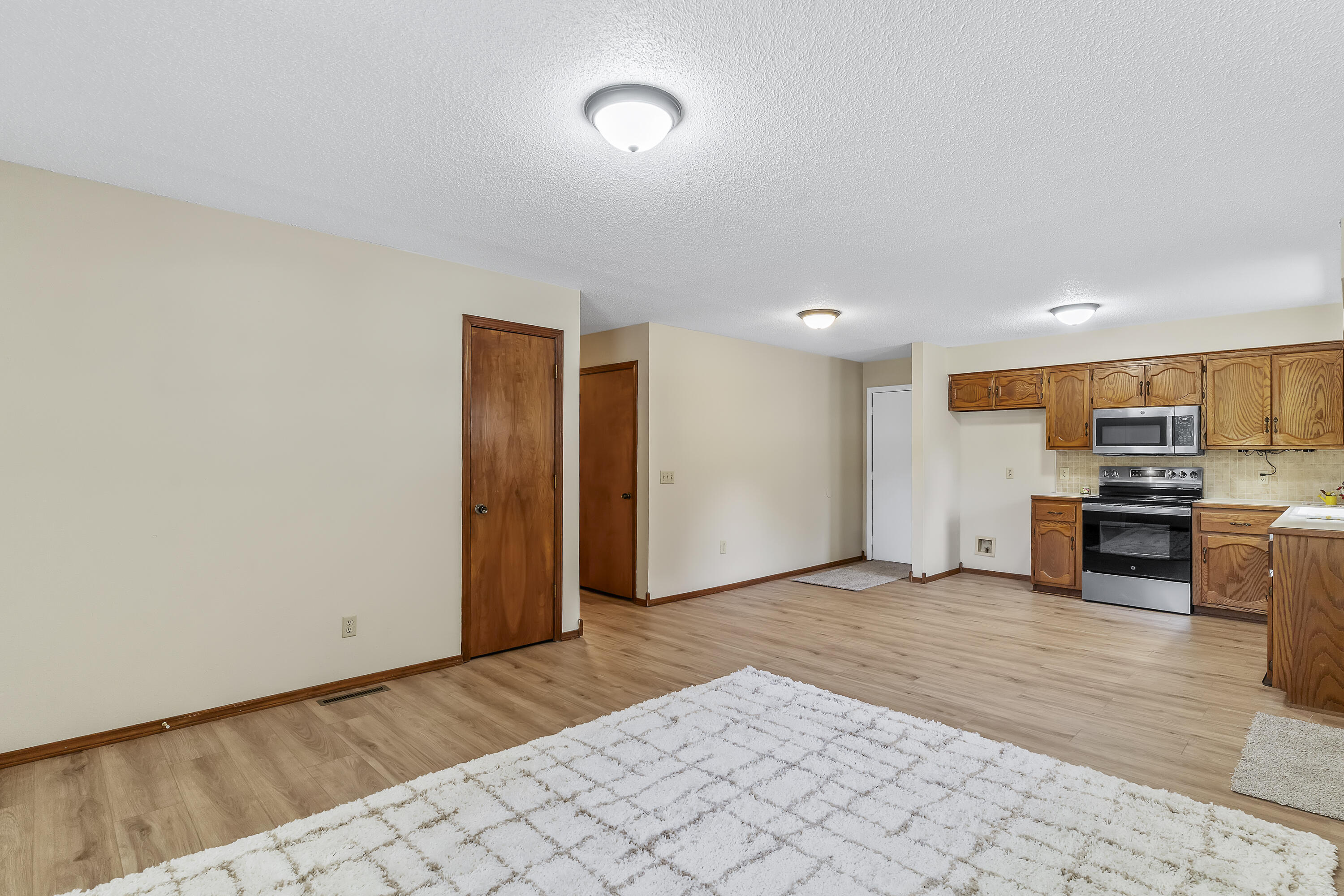 400 East Elm Street Property Photo 7