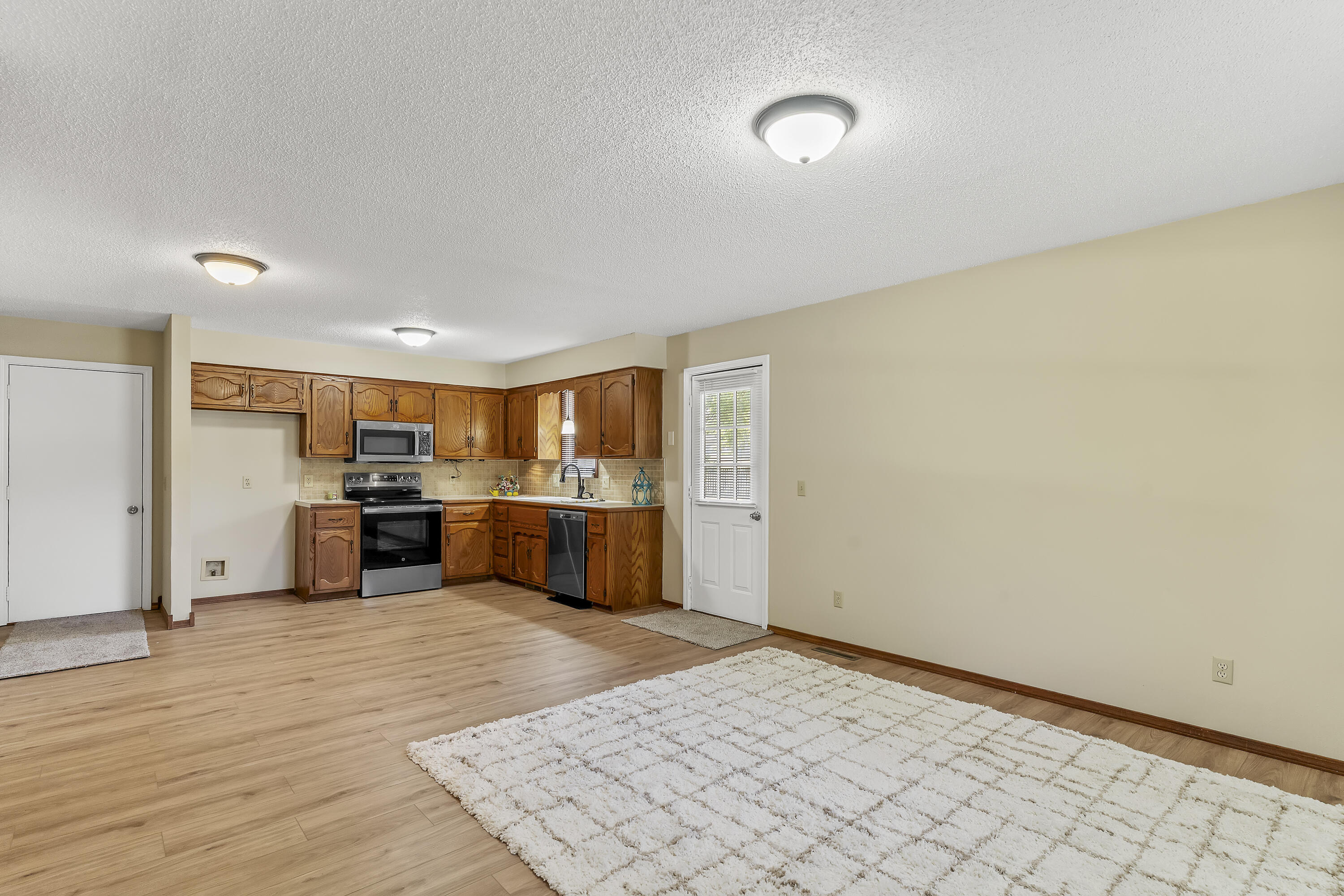 400 East Elm Street Property Photo 8