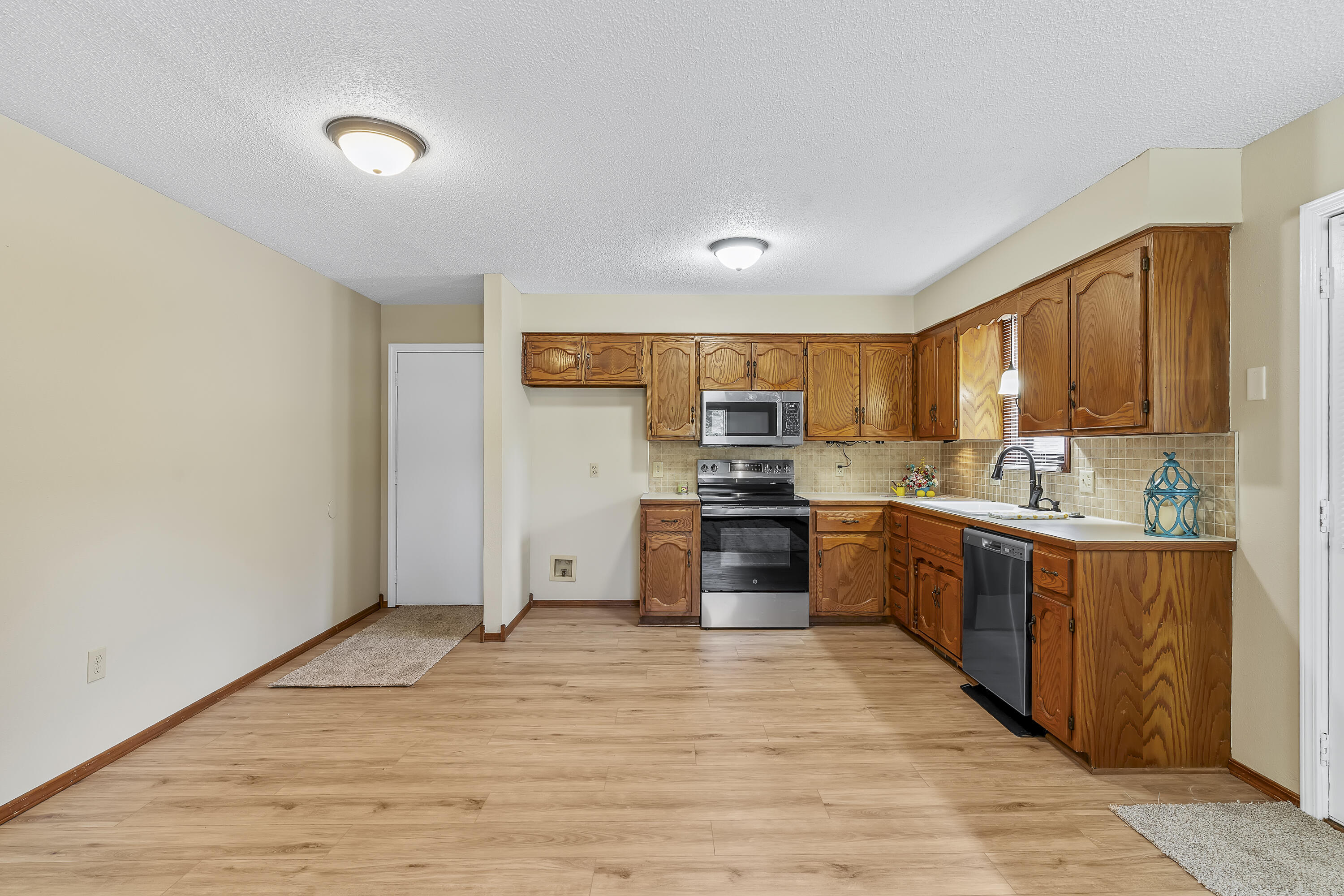 400 East Elm Street Property Photo 10