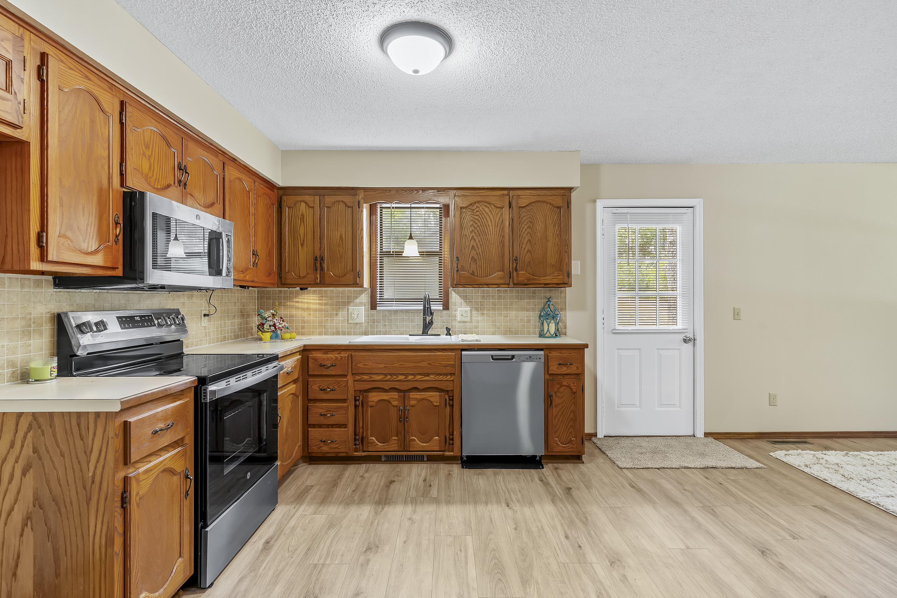 400 East Elm Street Property Photo 11