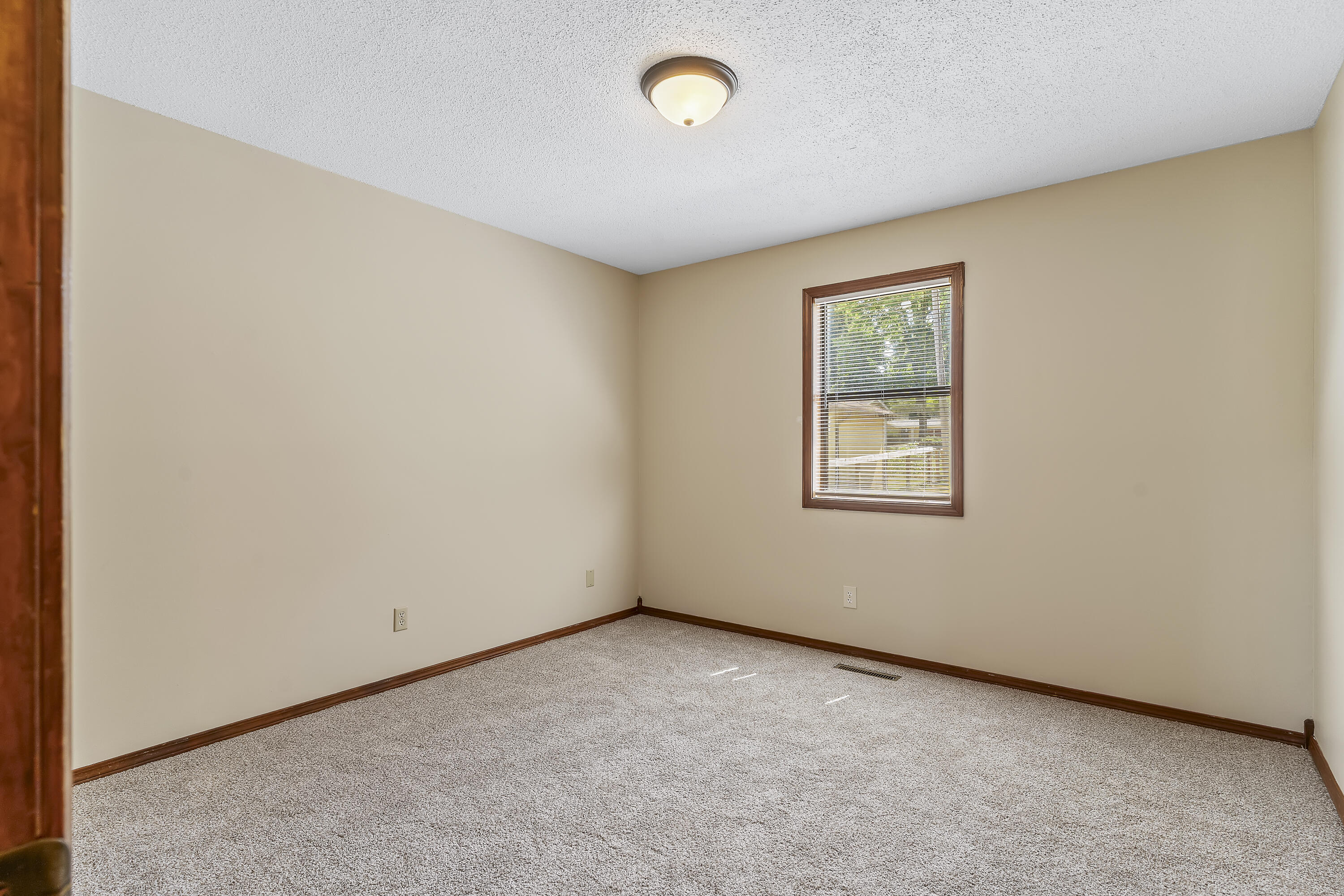 400 East Elm Street Property Photo 15