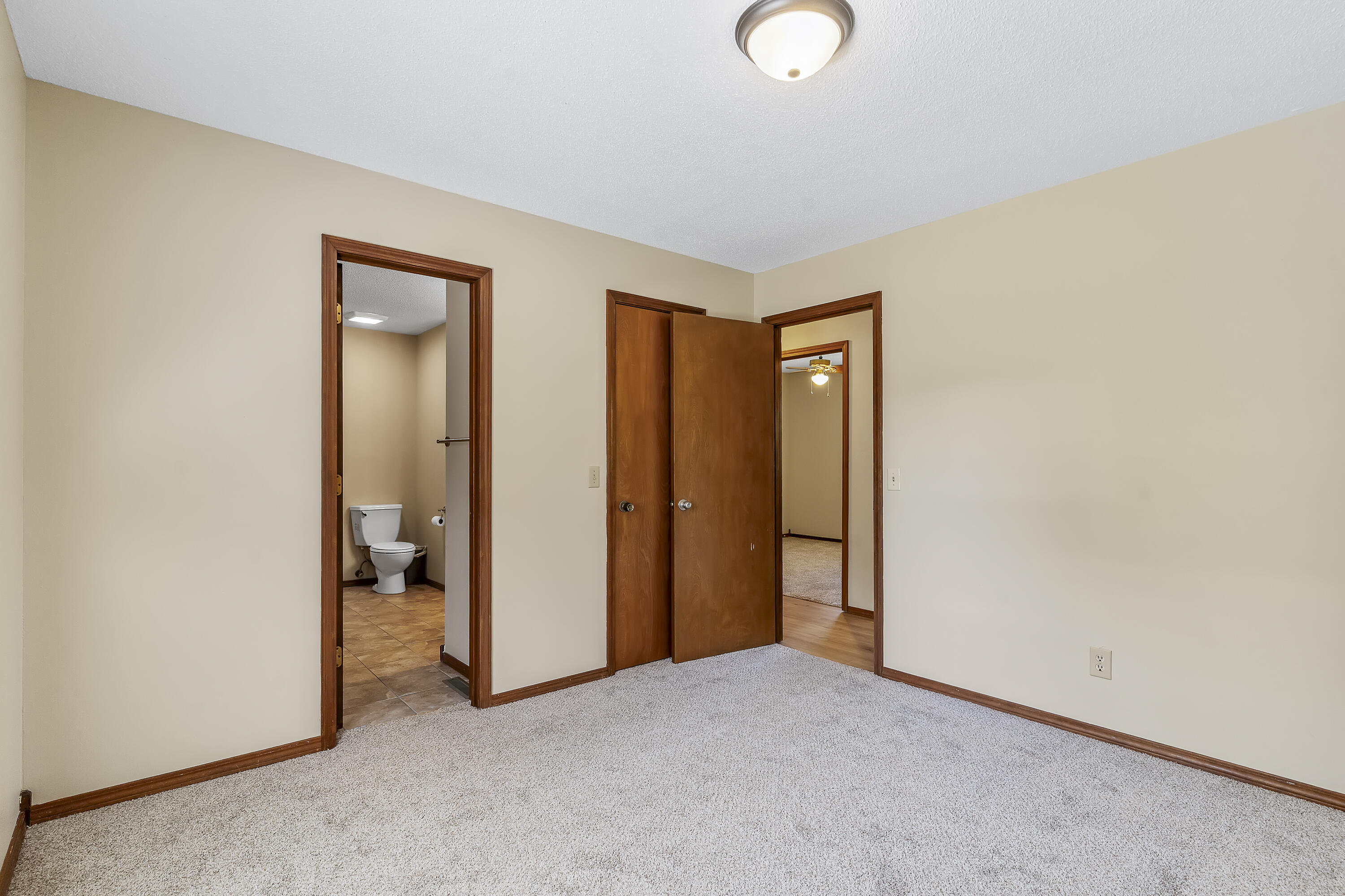 400 East Elm Street Property Photo 16