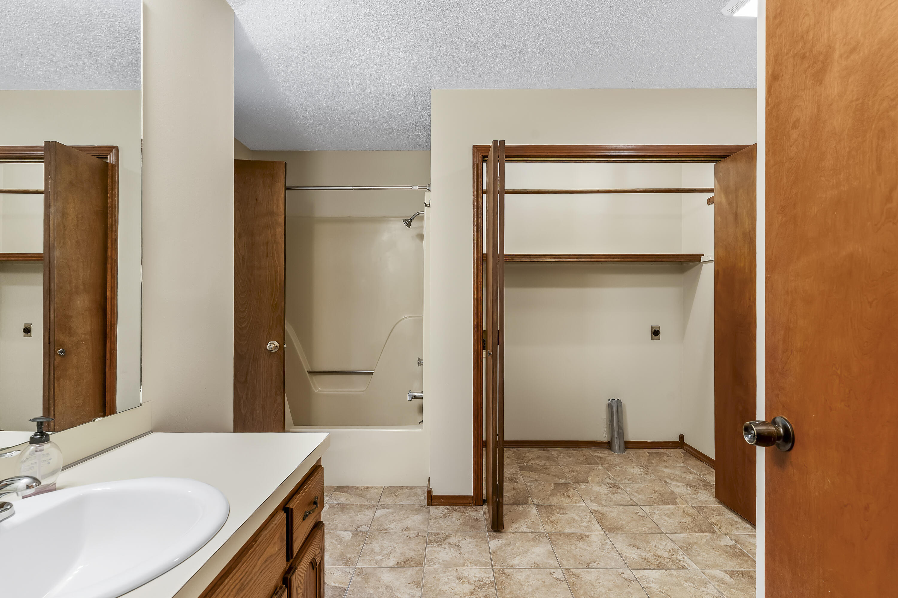400 East Elm Street Property Photo 18